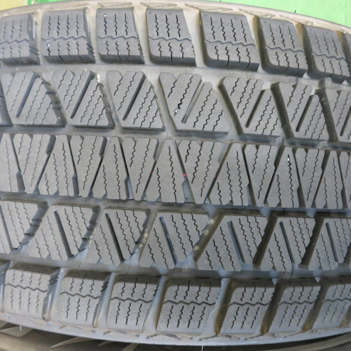 バリ溝！23年！9.5分◎スタッドレス 235/60R18 ブリヂストン ブリザック DM-V3 SPORT KRONE スポルト クローネ 18インチ PCD114.3/5H◎6083001HAス