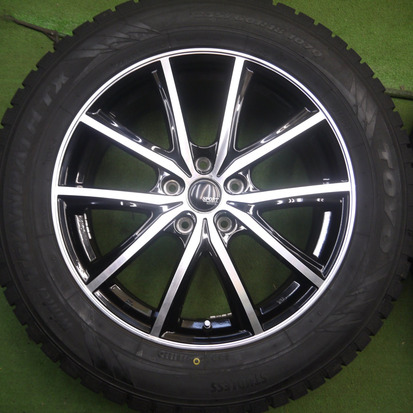 *送料無料* 超バリ溝！23年！9.5分以上★スタッドレス 235/60R18 トーヨー ウインター トランパス TX SPORT KRONE 18インチ PCD114.3/5H★4032512Hス