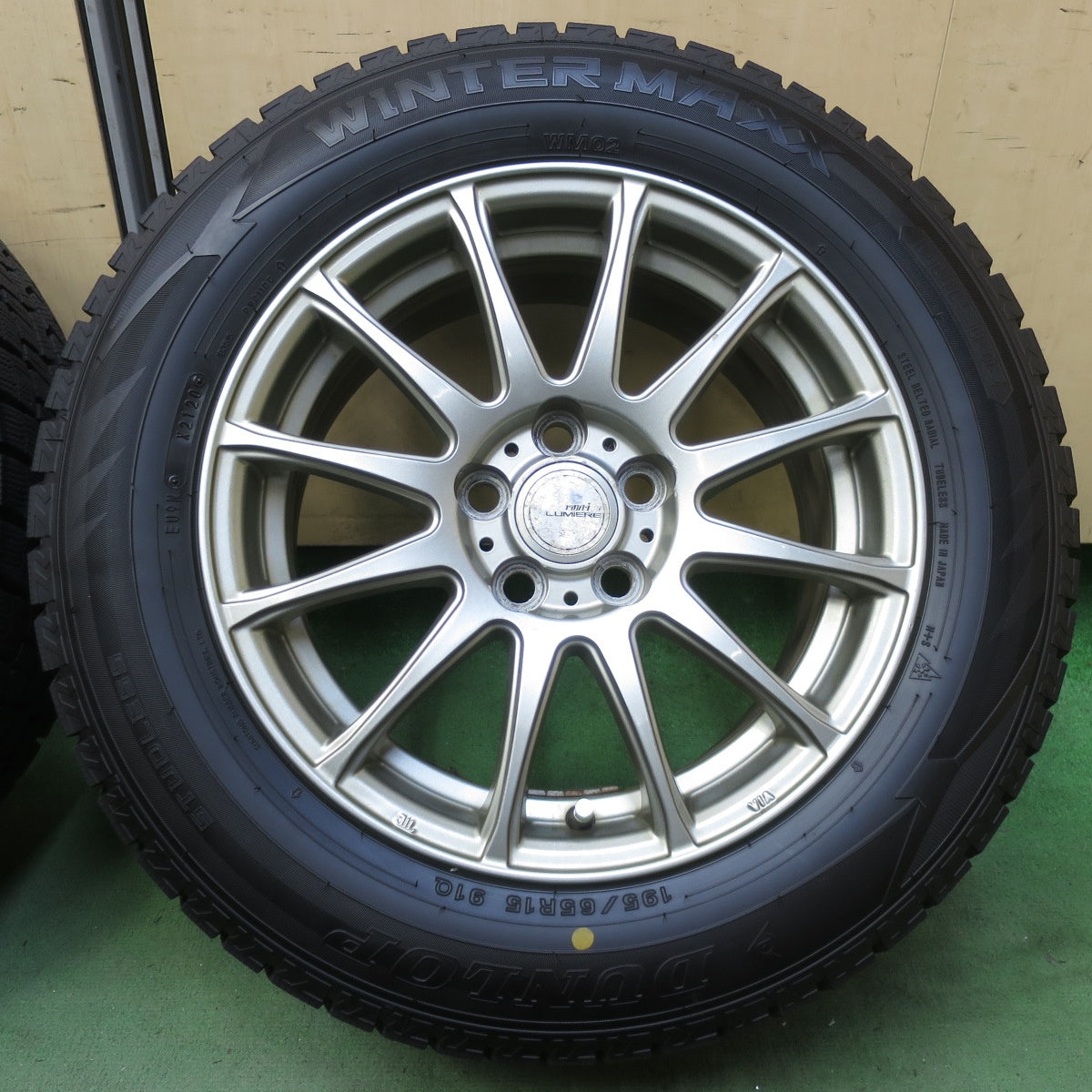 バリ溝！9.5分◎プリウス 等 195/65R15 スタッドレス ダンロップ ウインターマックス WM02 ravrion LUMIERE ラブリオン 15インチ PCD100/5H◎6062410イス