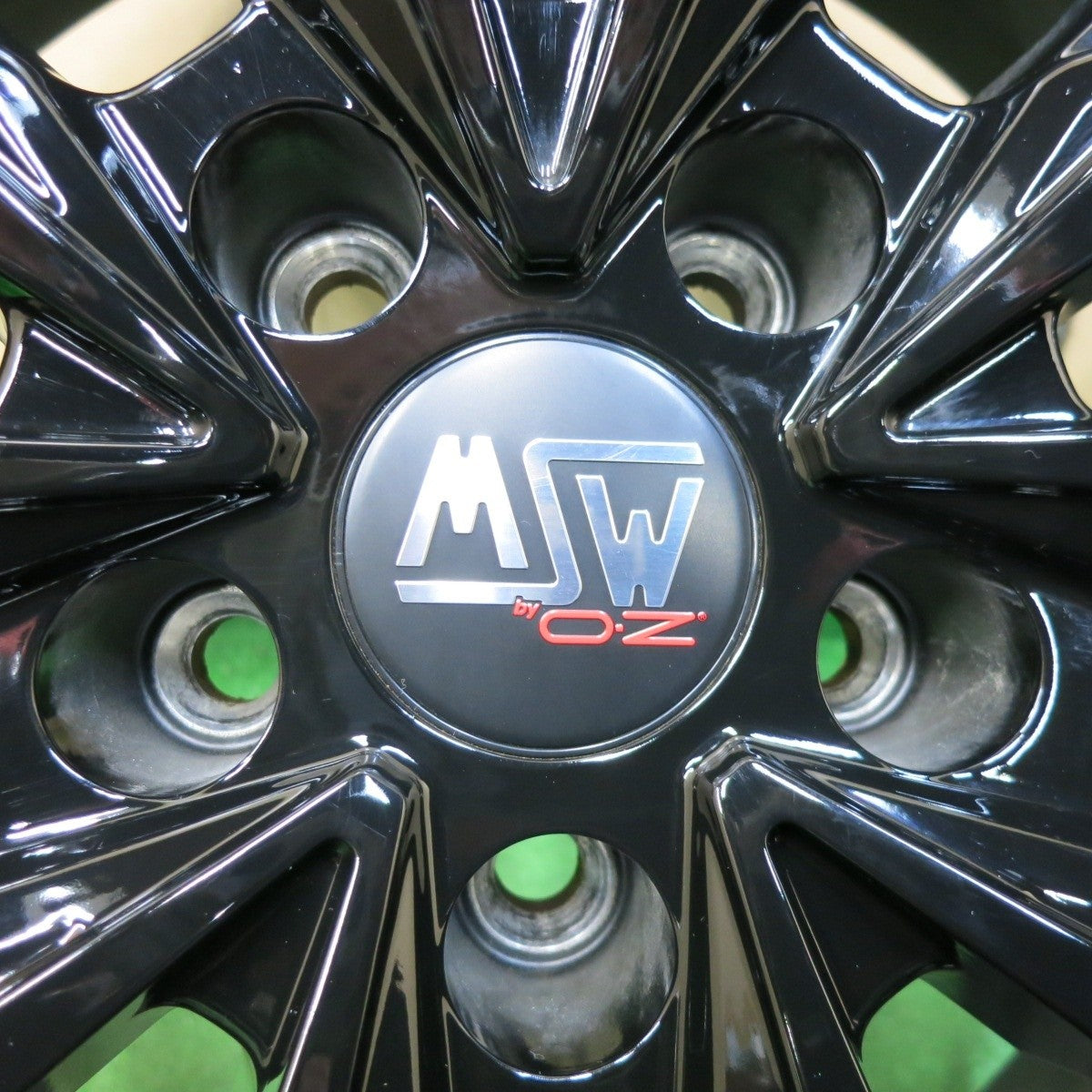 キレイ★O・Z MSW50 ホイール 19インチ 19×8J OZ PCD114.3/5H★5021004SYホ