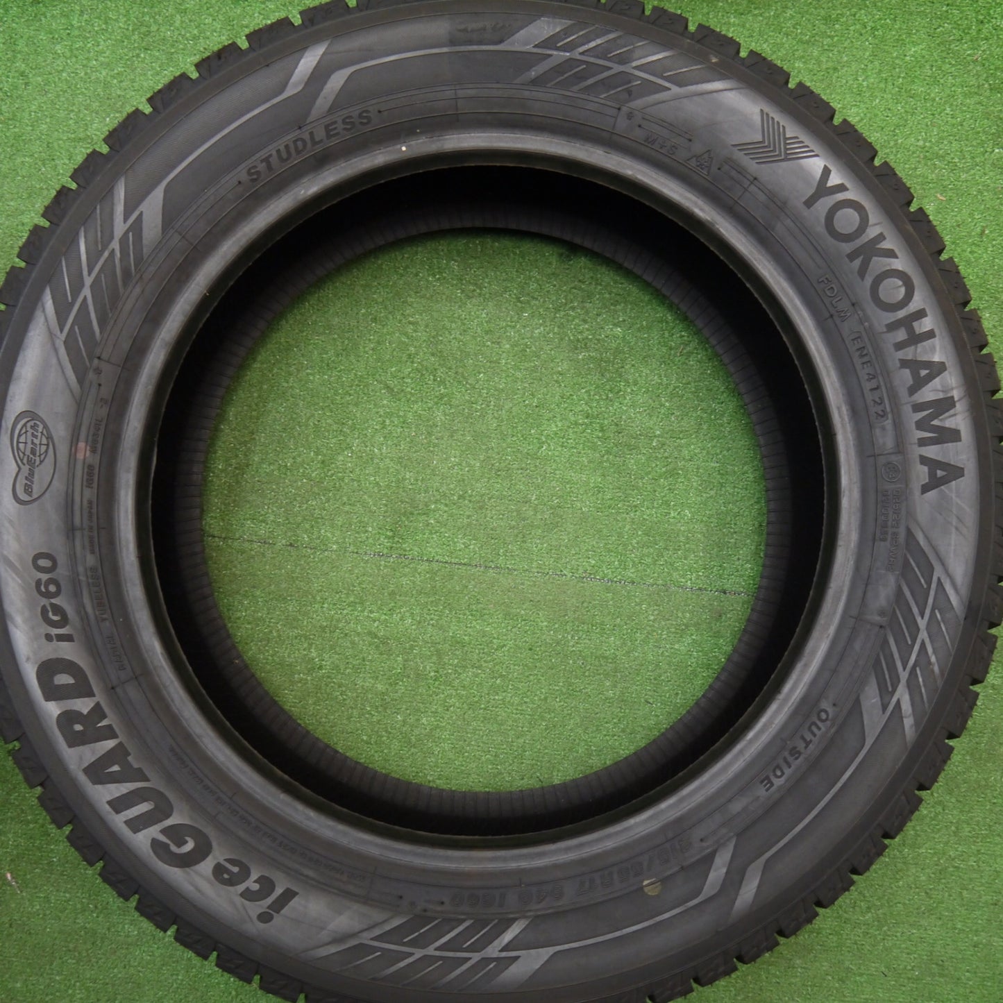 ほぼ未使用！22年★スタッドレス 215/55R17 ヨコハマ アイスガード iG60 タイヤ 17インチ セレナ ヤリスクロス ヴェゼル 等★5112507Hスタ