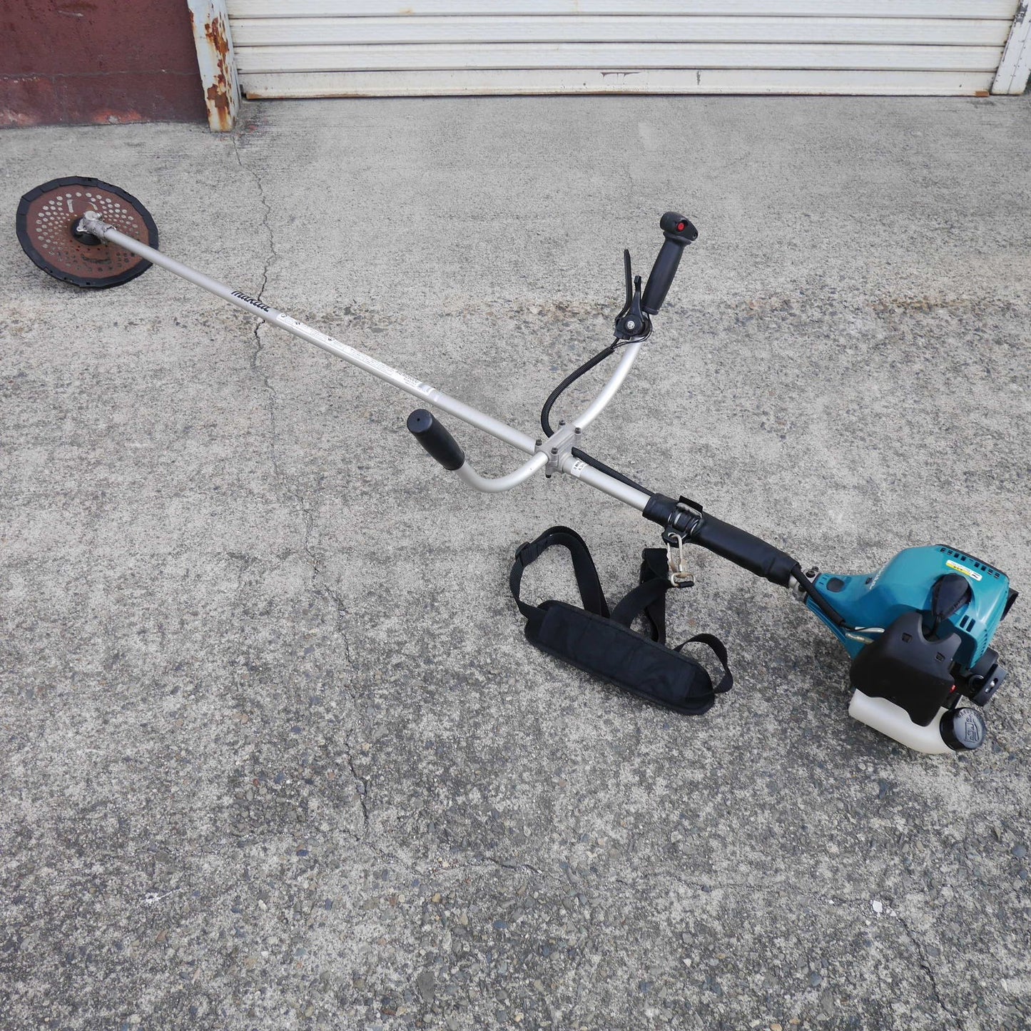 【岐阜発 直接引取限定】☆マキタ エンジン 刈払機 MEM2600U 刈り払い機 芝刈機 芝刈り機 草刈機 草刈り機 makita☆