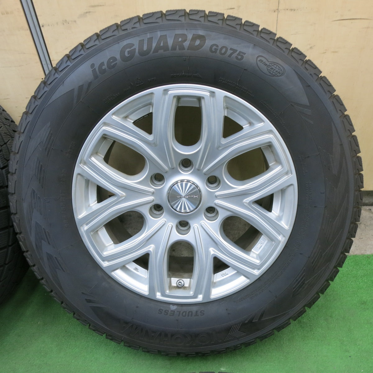 バリ溝！キレイ！9.5分★PREMIX 飛車 ヒシャ 265/65R17 スタッドレス ヨコハマ アイスガード G075 17インチ PCD139.7/6H★6011305ナス