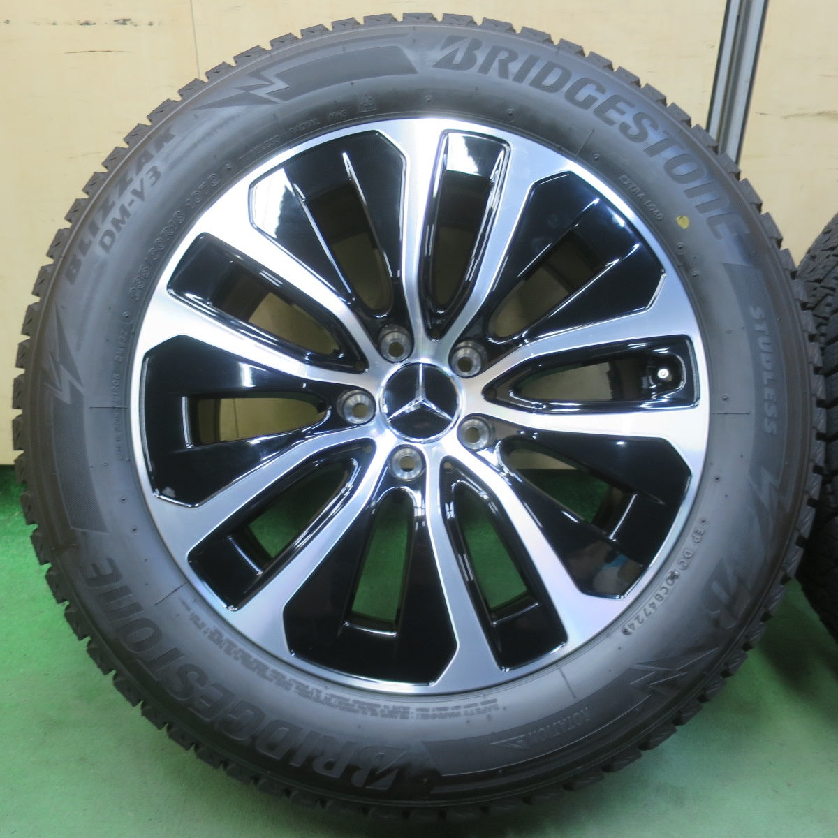 新車外し！ほぼ未使用！24年◎ベンツ GLC クーペ X254 C254 純正 235/60R18 スタッドレス ブリヂストン ブリザック DM-V3 18インチ PCD112/5H◎6063002イス