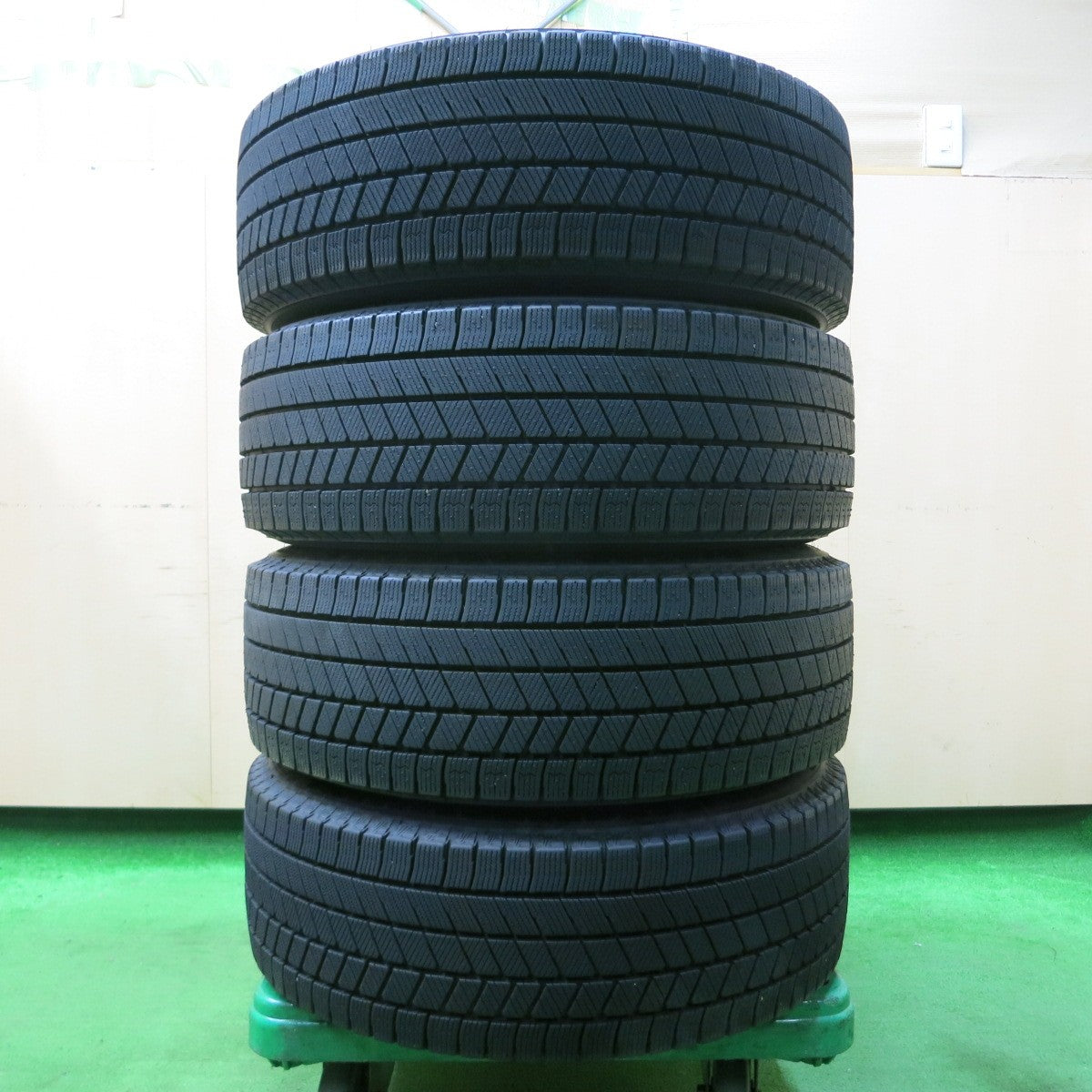 *送料無料* バリ溝！21年！綺麗！ほぼ10分★スタッドレス 205/60R16 ブリヂストン ブリザック VRX3 FEID 16インチ PCD114.3/5H★4043002イス