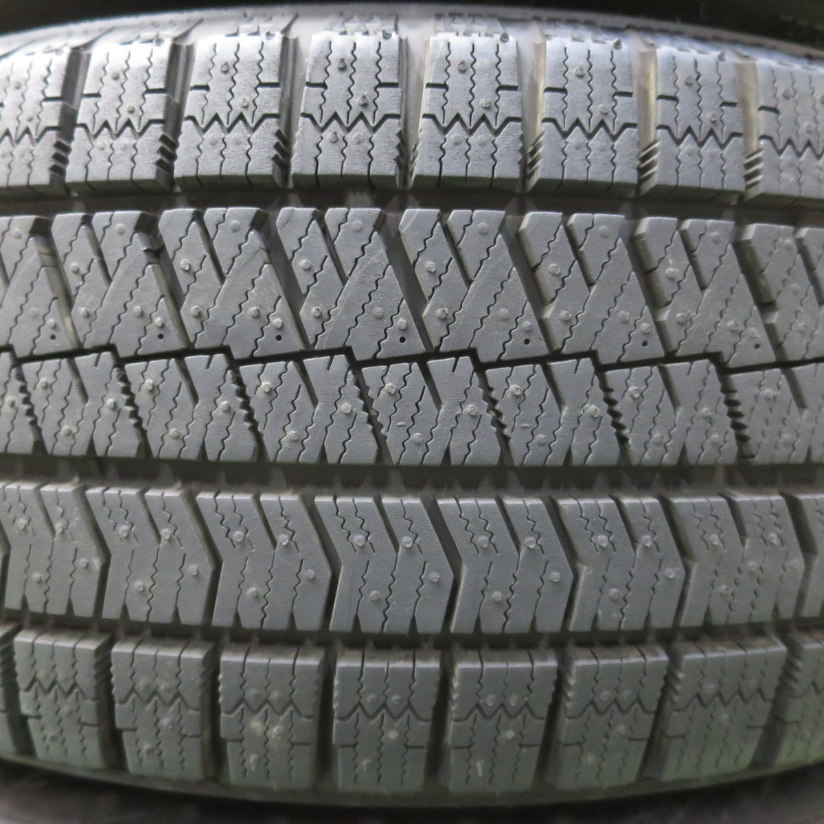 バリ溝！キレイ！ほぼ10分★スタッドレス 225/60R17 ブリヂストン ブリザック VRX2 G.speed Gスピード 17インチ PCD114.3/5H★6020504イス