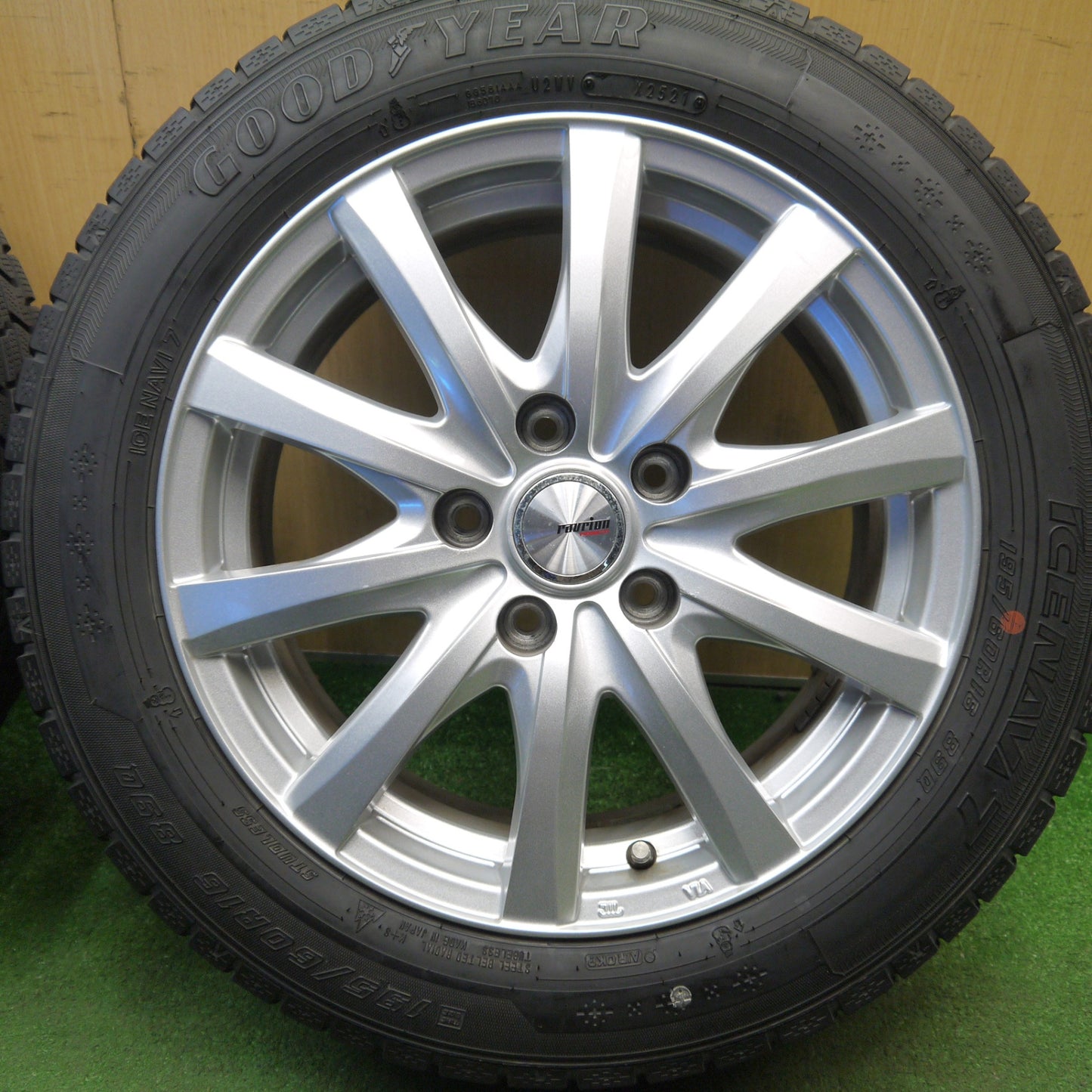 4本価格★スタッドレス 195/60R16 グッドイヤー アイスナビ7 ravrion RS01 ラブリオン 16インチ PCD114.3/5H★6031004Hス