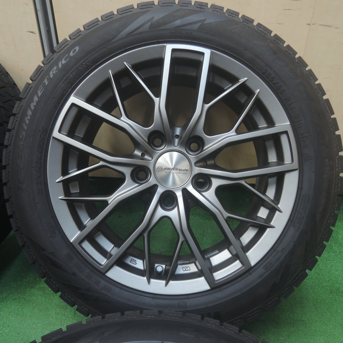*送料無料* 超バリ溝！キレイ！ほぼ10分★BMW 等 EUROBAHN SPORTECHNIC 205/55R16 スタッドレス ピレリ アイスアシンメトリコ スポーツテクニック PCD120/5H★4071605SYス