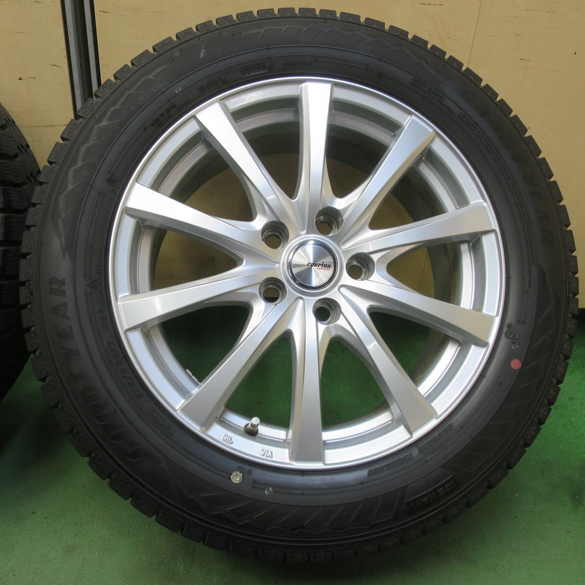 バリ溝！23年！キレイ！9分★スタッドレス 215/60R17 グッドイヤー アイス ナビ8 ナビ6 ravrion RS01 ラブリオン 17インチ PCD114.3/5H★6040803イス