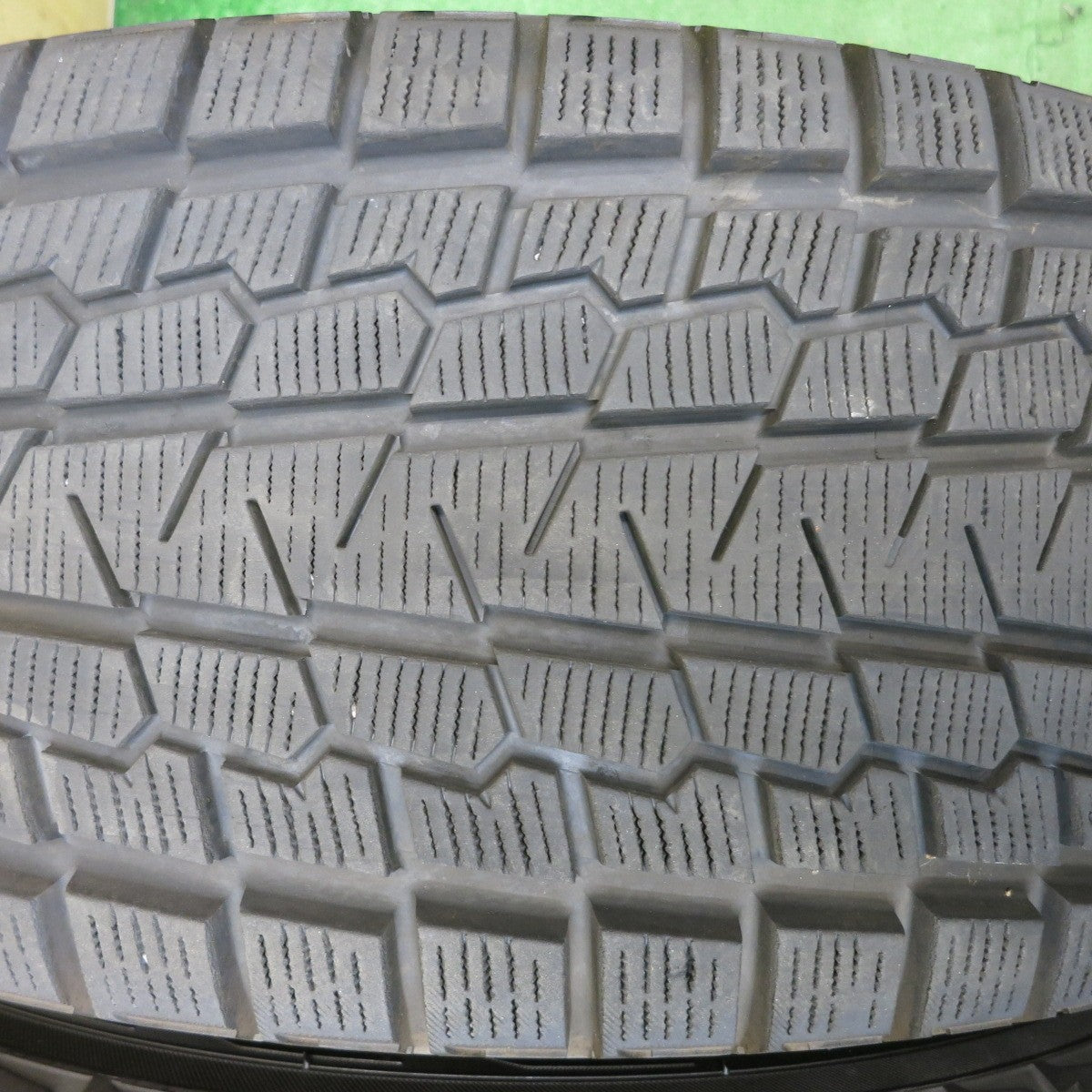 バリ溝！22年！キレイ！9.5分◎JEEP ジープ JL ラングラー アンリミテッド サハラ 純正 265/65R18 スタッドレス ヨコハマ アイスガード G075 18インチ PCD127/5H◎6071209HAス