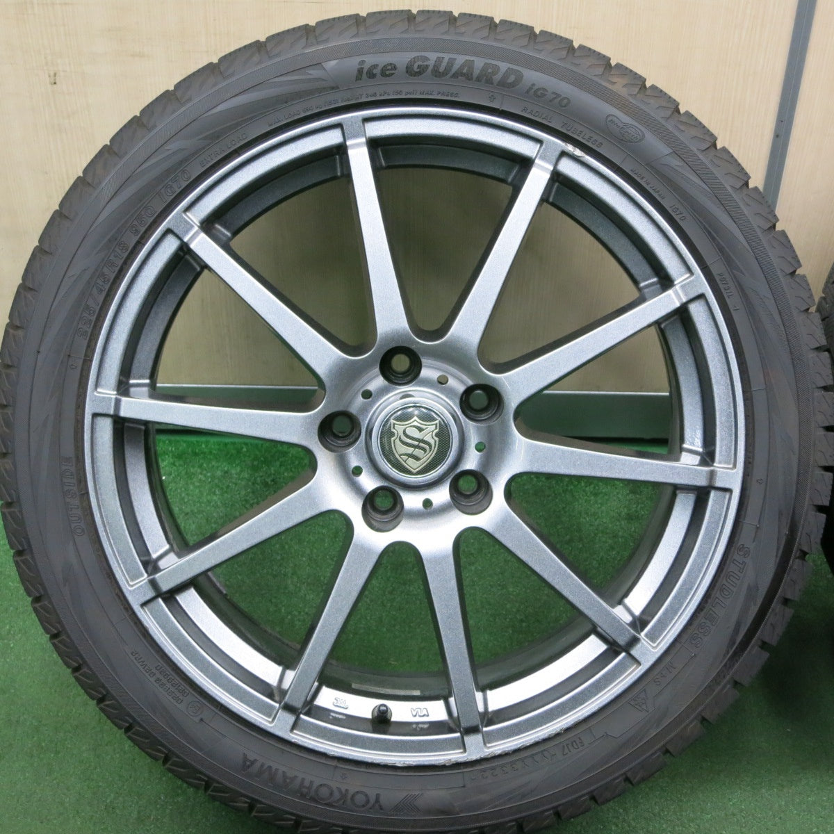 *送料無料* バリ溝！22年！9.5分★スタッドレス 225/45R18 ヨコハマ アイスガード iG70 社外 アルミ 18インチ PCD114.3/5H★4040905TNス
