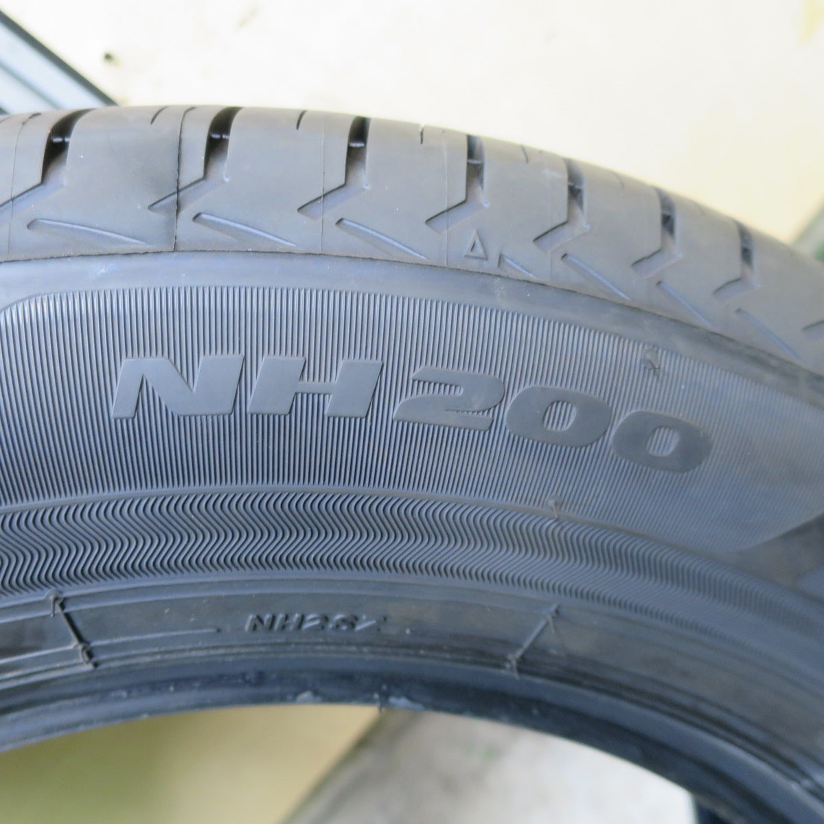 新車外し！25年！1本★195/65R15 ブリヂストン エコピア NH200 タイヤ 15インチ ノア ヴォクシー エスクァイア ステップワゴン セレナ 等★6020905ナノタ