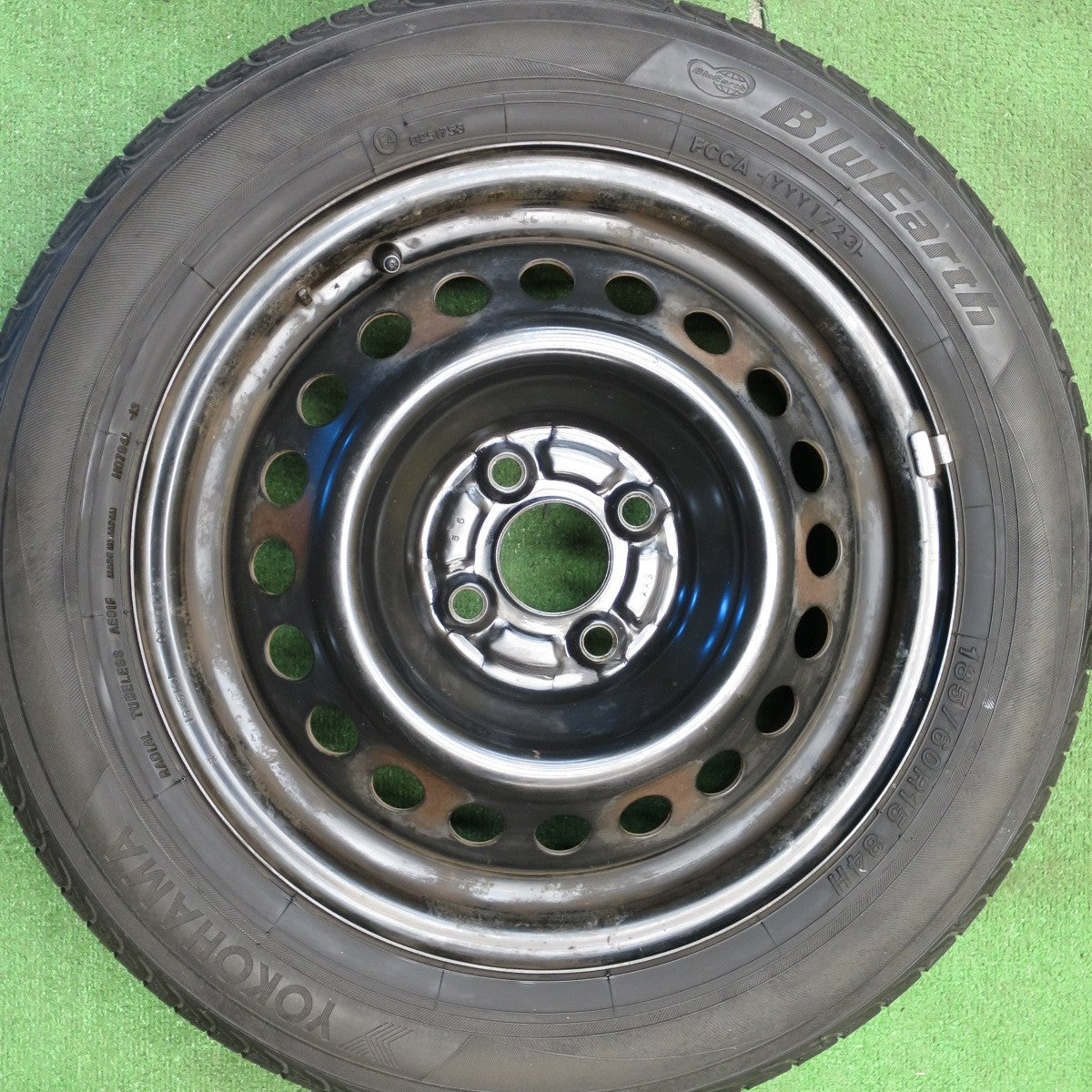[送料無料] 4本価格！23年★185/60R15 ヨコハマ ブルーアース AE01F スチール ホイール 15インチ PCD100/4H★5030706Hノ