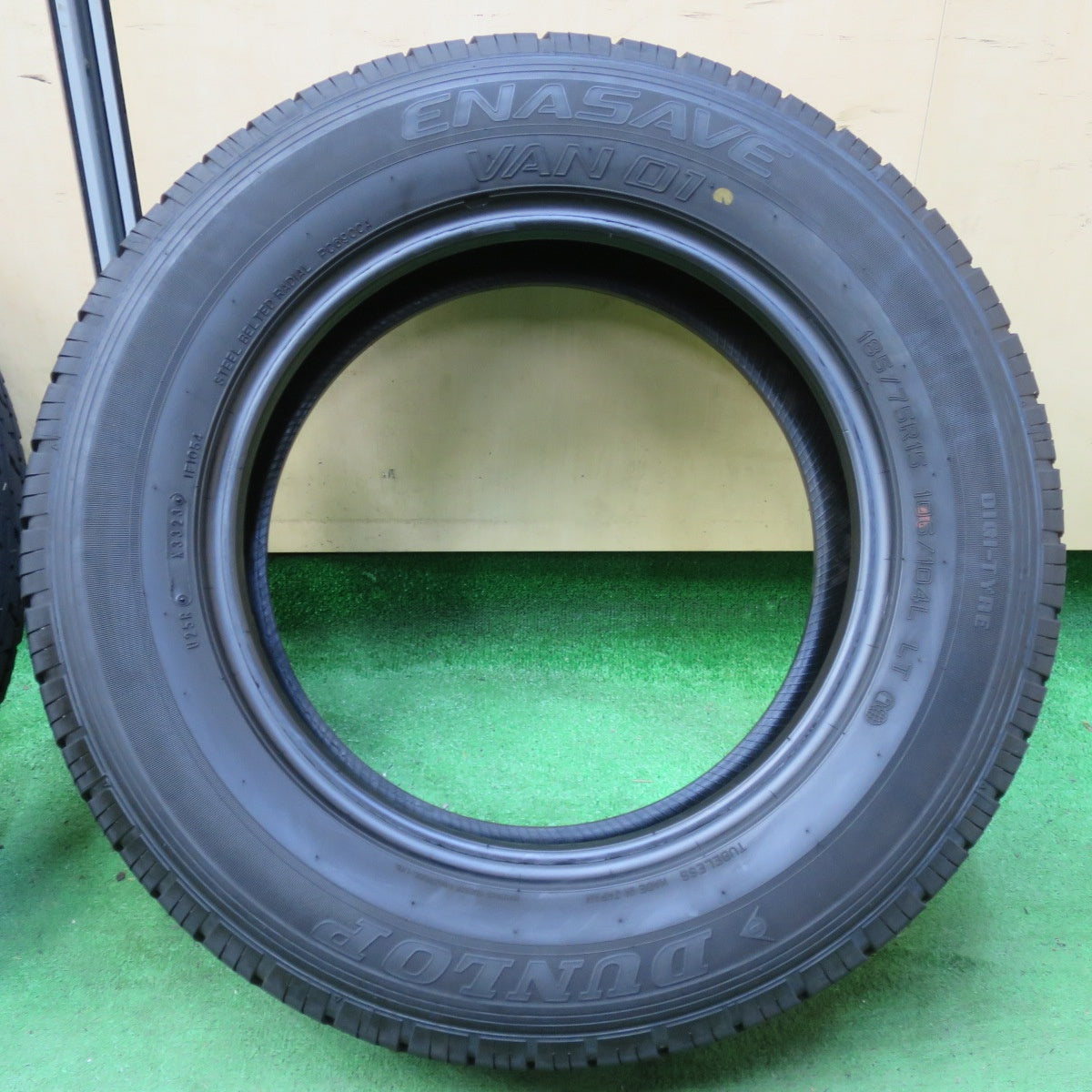 [送料無料] バリ溝！23年！9分★185/75R15 106/104L ダンロップ エナセーブ VAN01 タイヤ 15インチ バン 小型 トラック 等★4093003イノタ