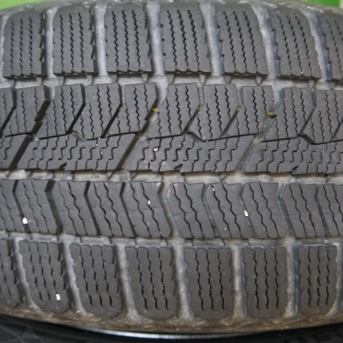 バリ溝！キレイ！8.5分★シエンタ 等 185/60R15 スタッドレス トーヨー オブザーブ GIZ2 GRASS グラス 15インチ PCD100/5H★5042303Hス