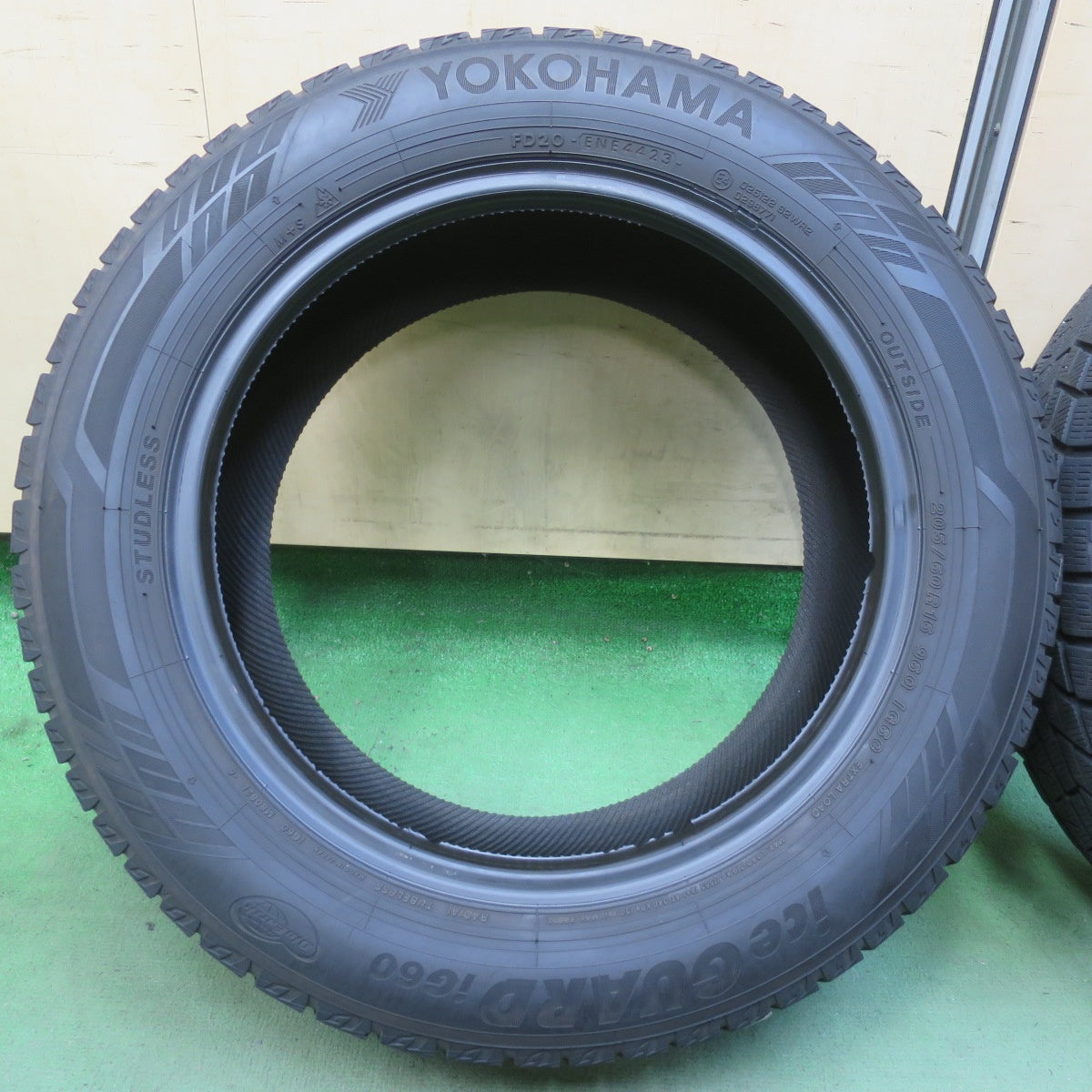 バリ溝！23年！9.5分◎スタッドレス 205/60R16 ヨコハマ アイスガード iG60 タイヤ 16インチ ノア ヴォクシー エスクァイア ステップワゴン 等◎6070205イスタ
