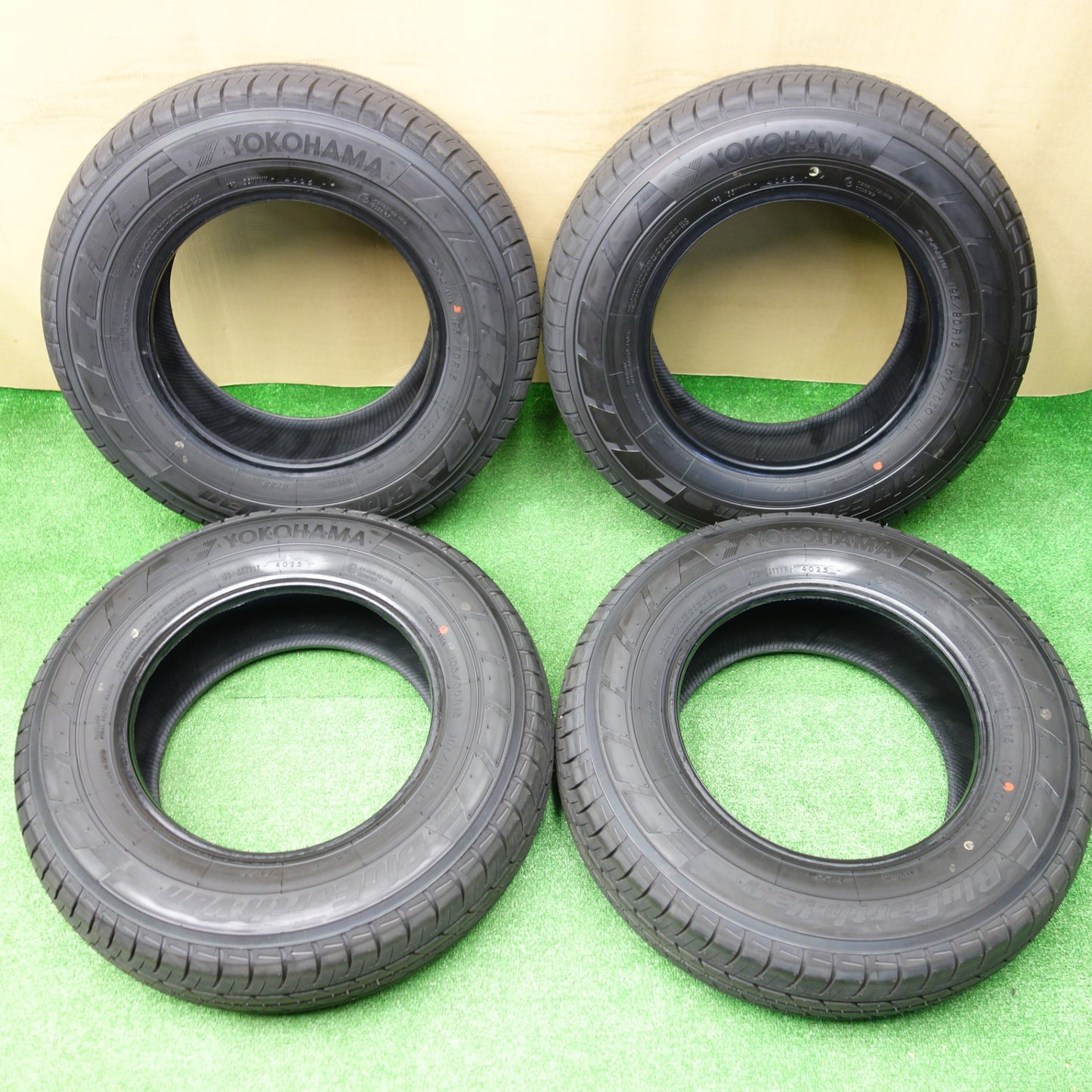 新車外し！25年★195/80R15 107/105Q ヨコハマ BluEarth-Van RY55 ブルーアース バン タイヤ 15インチ ハイエース キャラバン 等★5120703KTノタ