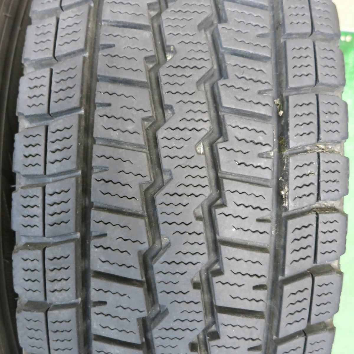 バリ溝！キレイ！9.5分◎KEELER FORCE 195/80R15 107/105L スタッドレス ダンロップ ウインターマックス SV01 キーラー フォース 15インチ PCD139.7/6H◎6090306HAス