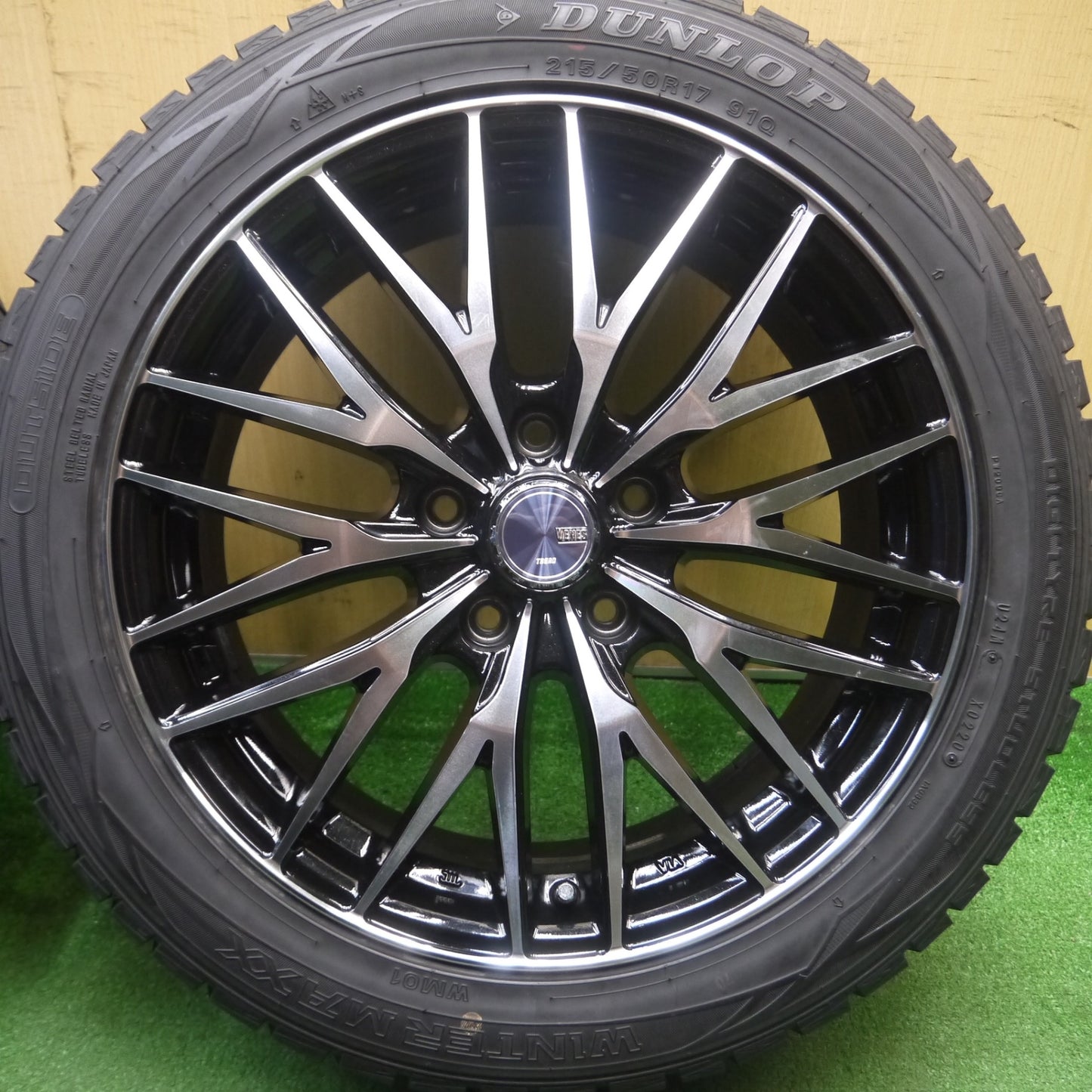 [送料無料] バリ溝！キレイ！8.5分★スタッドレス 215/50R17 ダンロップ ウインターマックス WM01 VENES TREAD FS01 17インチ PCD114.3/5H★5030507Hス
