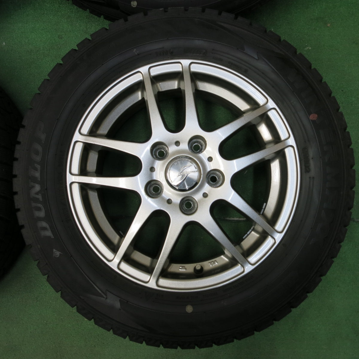 *送料無料* バリ溝！22年！キレイ！9.5分★スタッドレス 195/65R15 ダンロップ ウインターマックス WM02 STRANGER ストレンジャー PCD114.3/5H★4072504SYス
