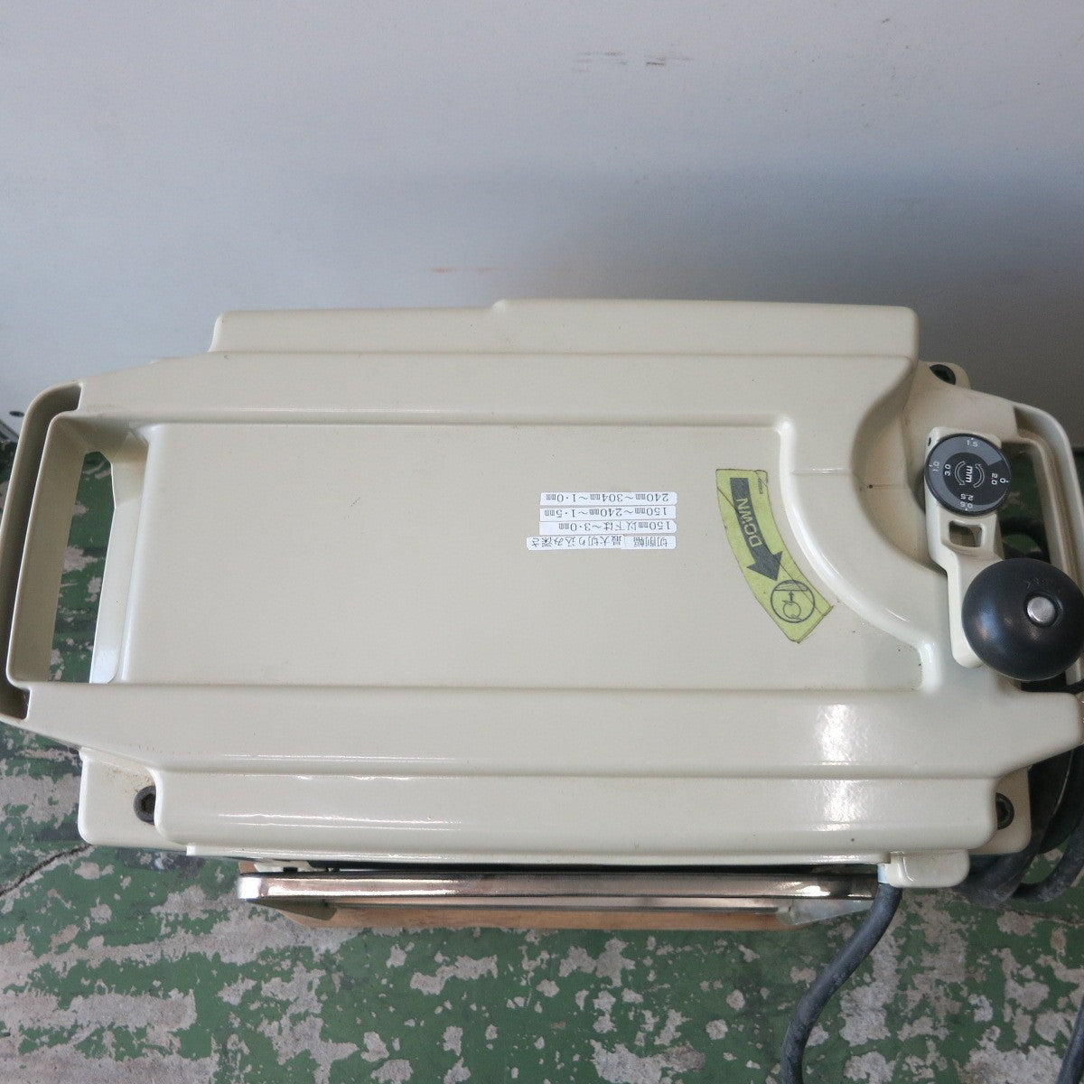 [送料無料] ◆マキタ 304mm 自動 カンナ 2012NB 電動 工具 かんな 鉋 makita 切削 木材 加工 100V◆