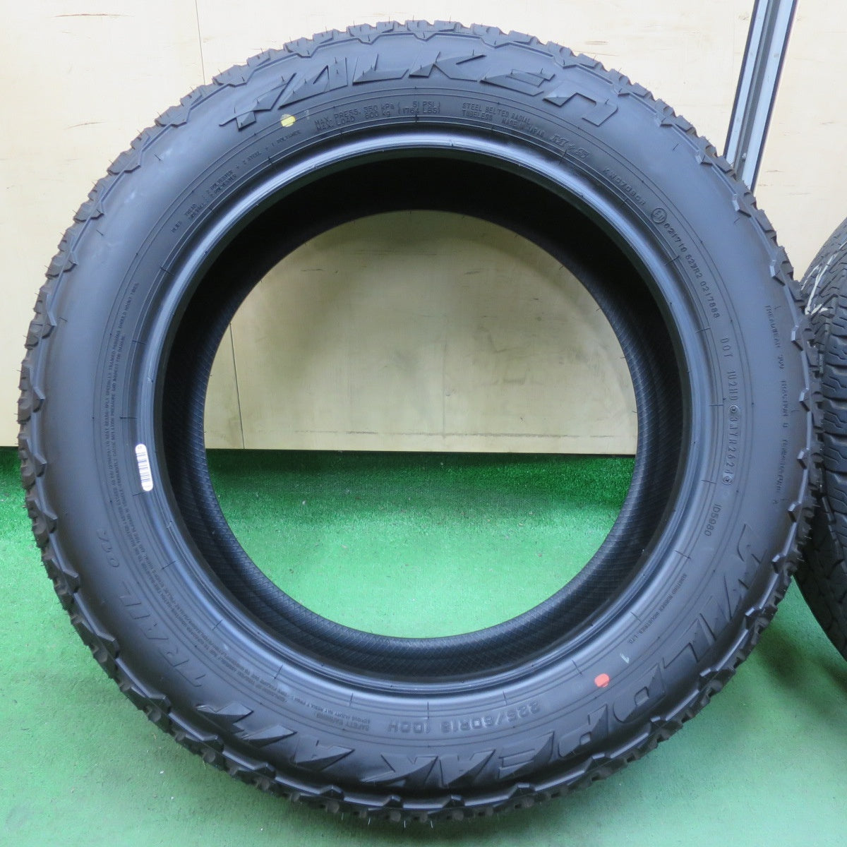 [送料無料] バリ溝！24年！ほぼ10分★225/60R18 ファルケン WILDPEAK A/T TRAIL 01A タイヤ 18インチ RAV4 ハリアー レクサス NX RX 等★5040304イノタ