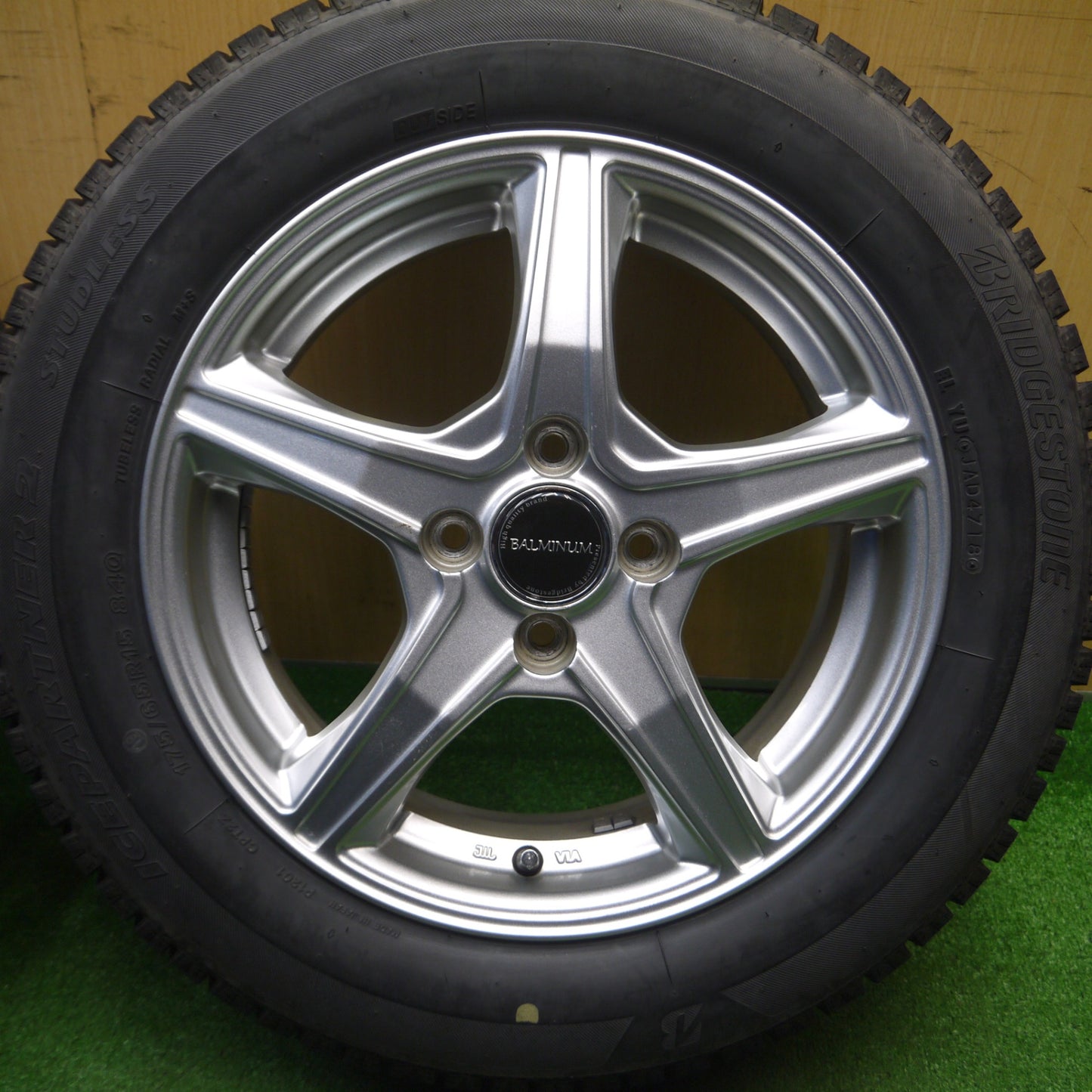 [送料無料] バリ溝！キレイ！9.5分★スタッドレス 175/65R15 ブリヂストン アイスパートナー2 BALMINUM バルミナ 15インチ PCD100/4H★4122001Hス