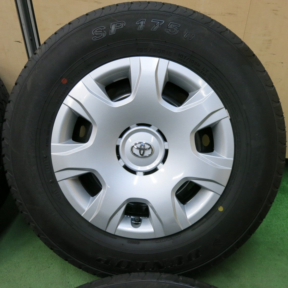 [送料無料] 新車外し！22年★トヨタ 200系 ハイエース 純正 スチール 195/80R15 107/105N ダンロップ SP175N 15インチ PCD139.7/6H★5022612SYノ