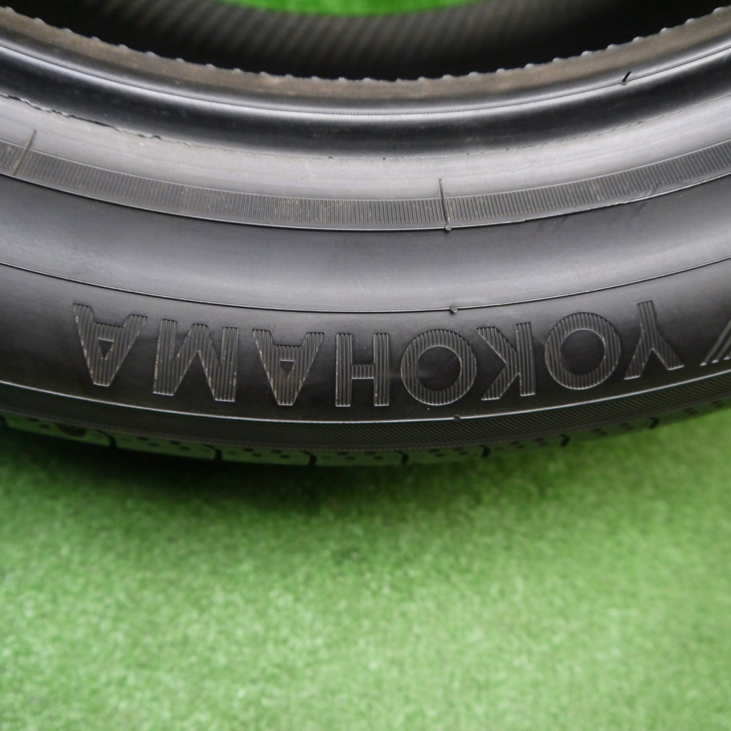 バリ溝！22年！9.5分！1本★235/50R18 ヨコハマ BluEarth-RV RV03 タイヤ 18インチ ブルーアース アルファード ヴェルファイア 等★5112511Hノタ