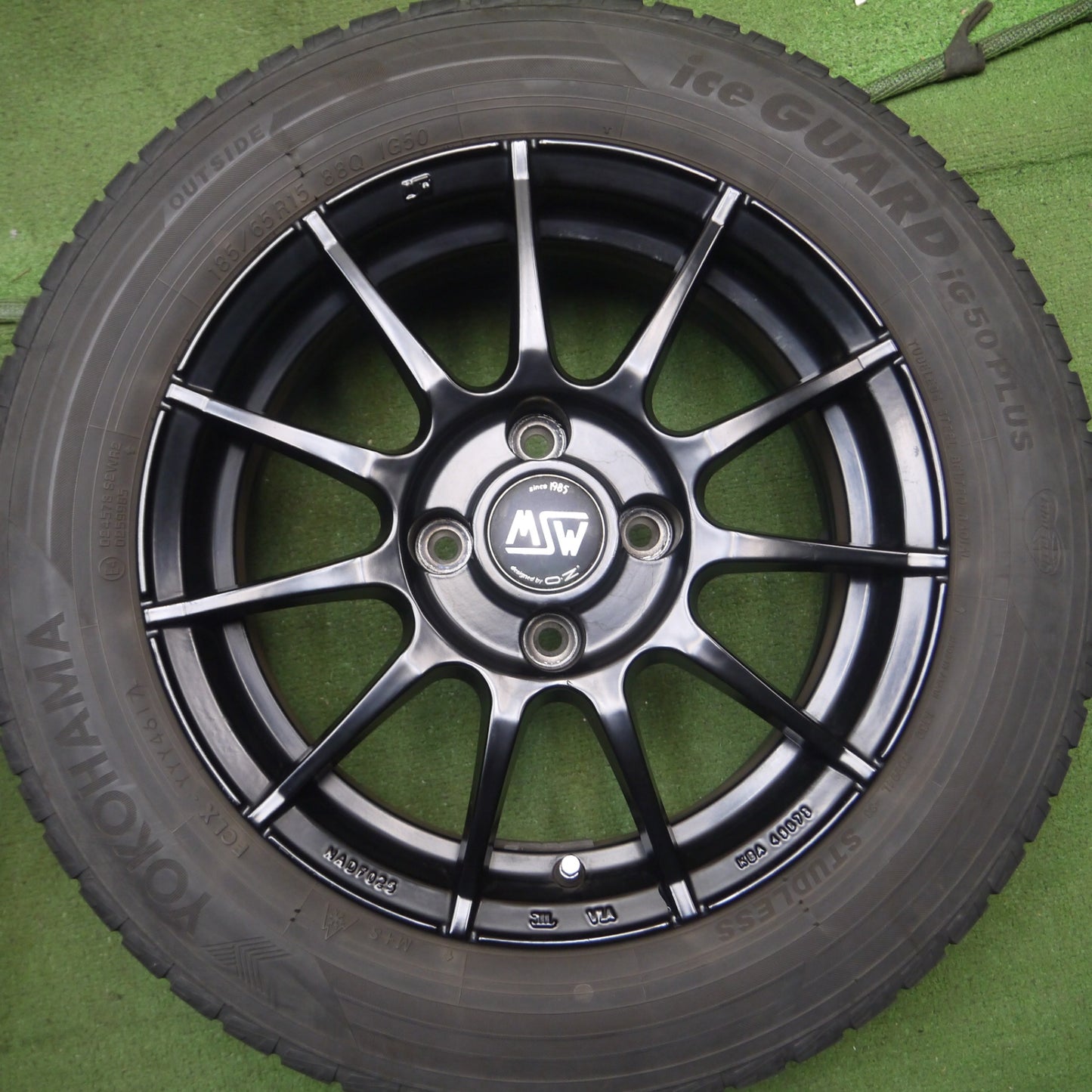 *送料無料* キレイ★シトロエン プジョー等 MSW O・Z 185/65R15 スタッドレス ヨコハマ アイスガード iG50 プラス OZ PCD108/4H★4071202Hス