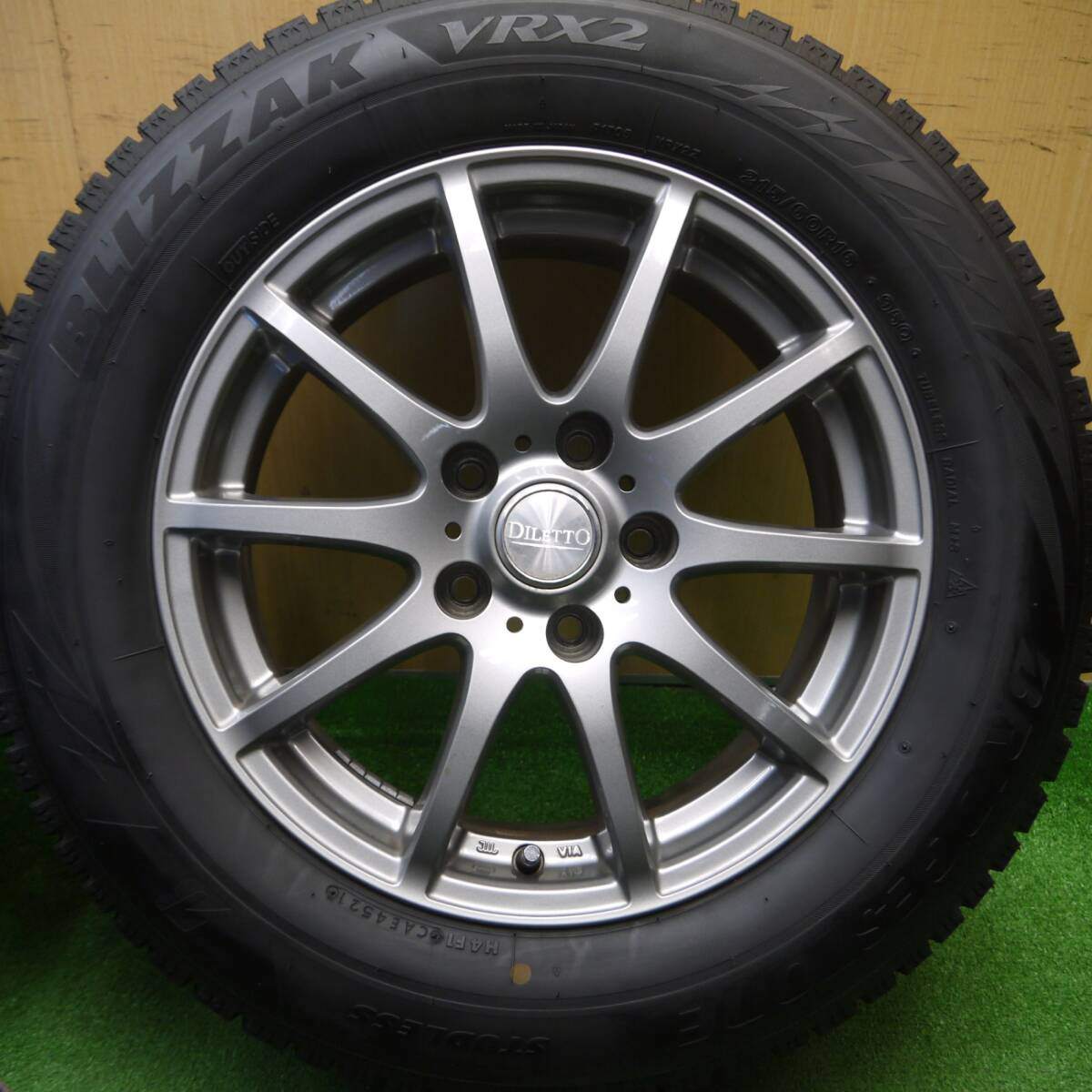 バリ溝！21年！キレイ！9.5分★スタッドレス 215/60R16 ブリヂストン ブリザック VRX2 DILETTO ディレット 16インチ PCD114.3/5H★5011513Hス