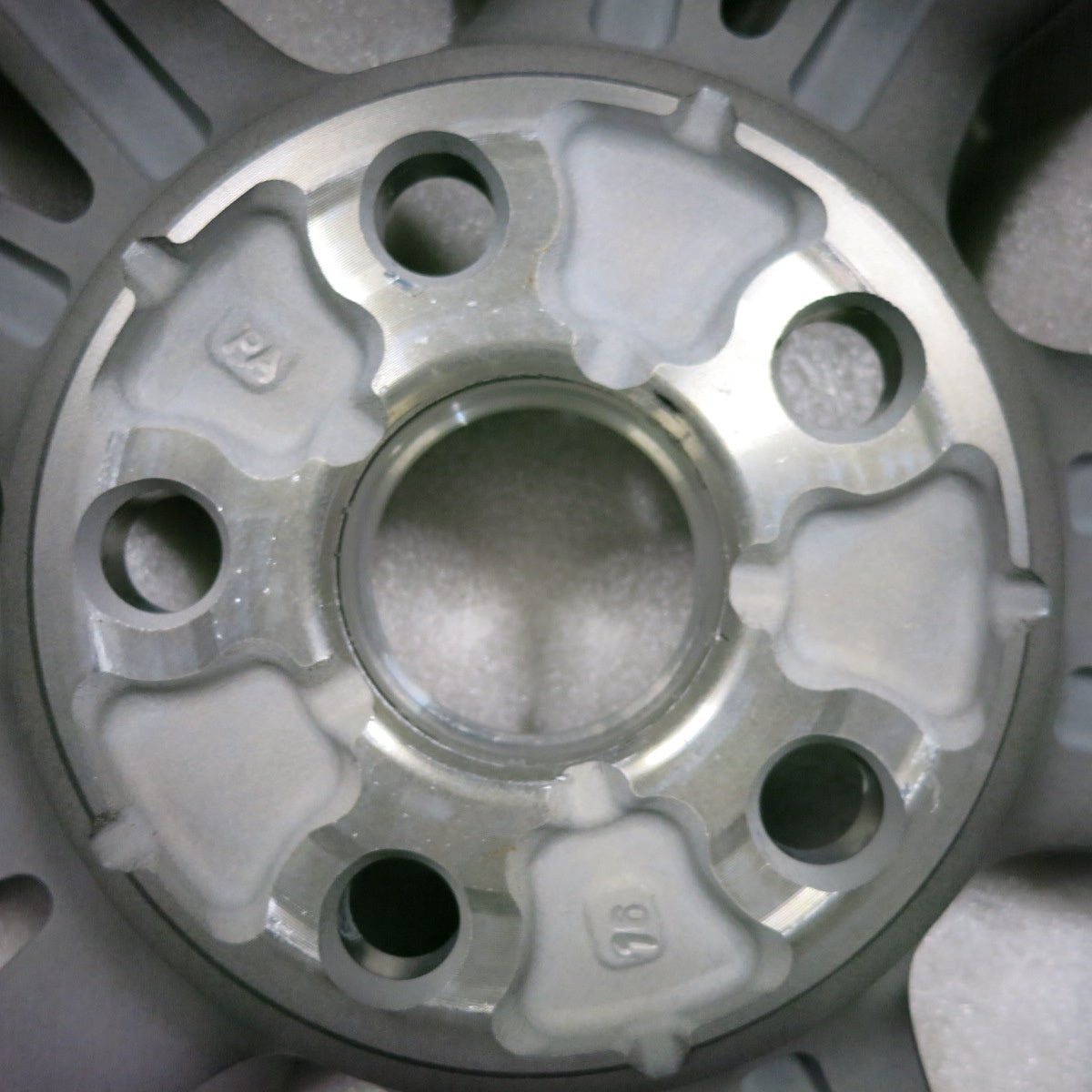 新車外し★レクサス UX Fスポーツ 純正 ホイール 18インチ 18×7J PCD114.3/5H★5072303SYホ