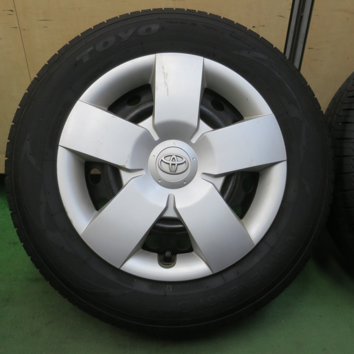 バリ溝！25年！9.5分★トヨタ ポルテ 純正 スチール 175/70R14 トーヨー ナノエナジー3 プラス 14インチ PCD100/4H★6042709イノ