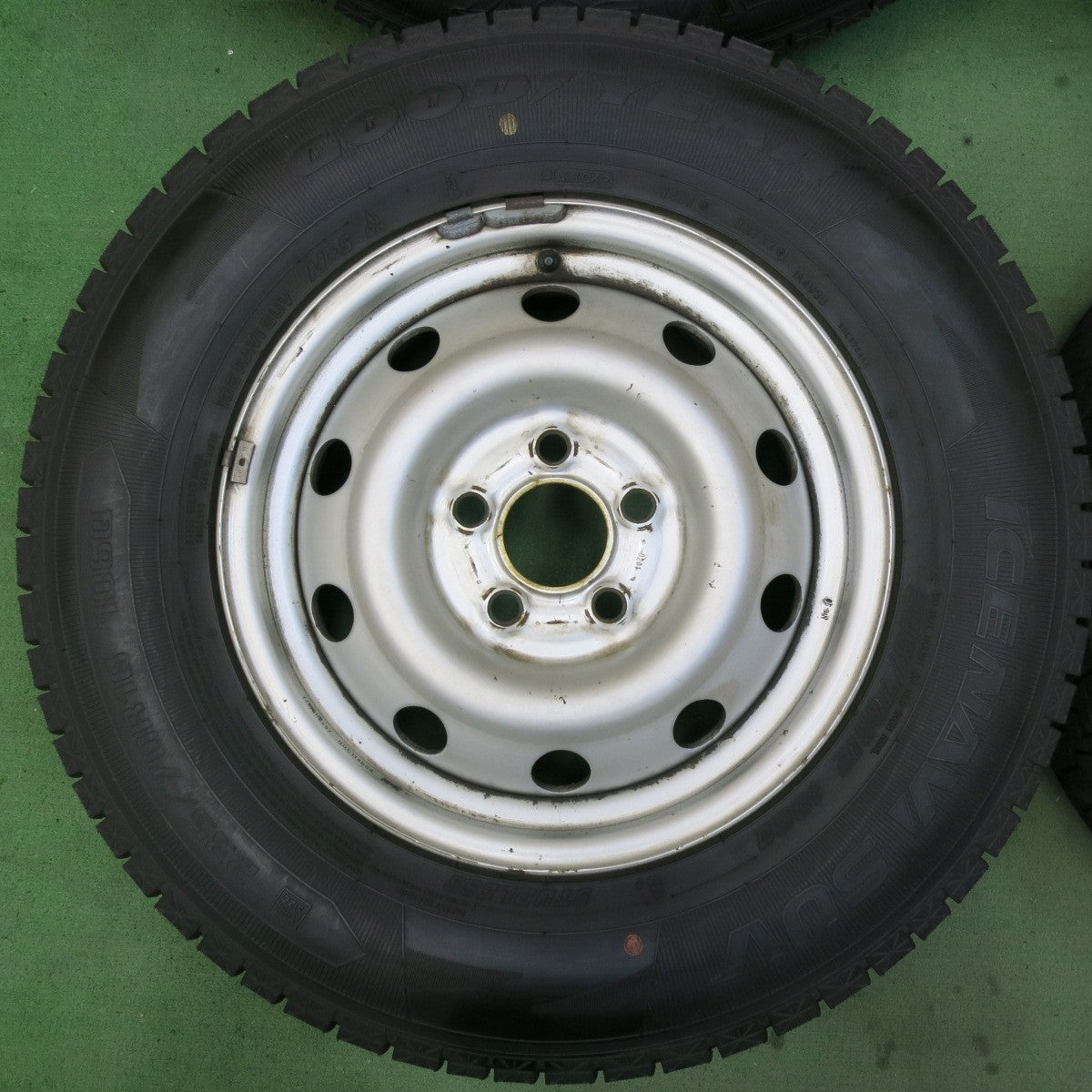 バリ溝！22年！9.5分以上★ランドローバー 等 235/70R16 スタッドレス グッドイヤー アイスナビ SUV スチール ホイール 16インチ PCD120/5H★5062605SYス