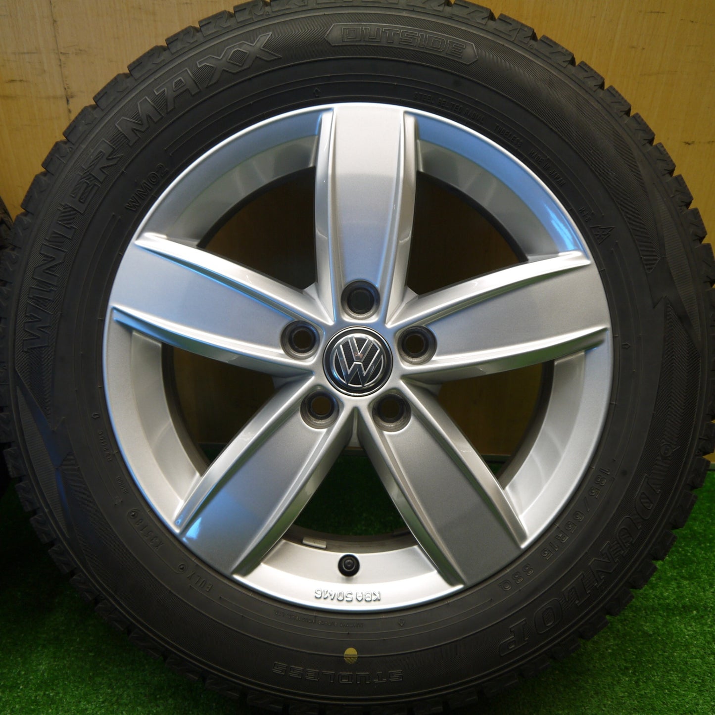 バリ溝！キレイ！8.5分★ワーゲン ポロ 純正 185/65R15 スタッドレス ダンロップ ウインターマックス WM02 15インチ PCD100/5H★5102906Hス