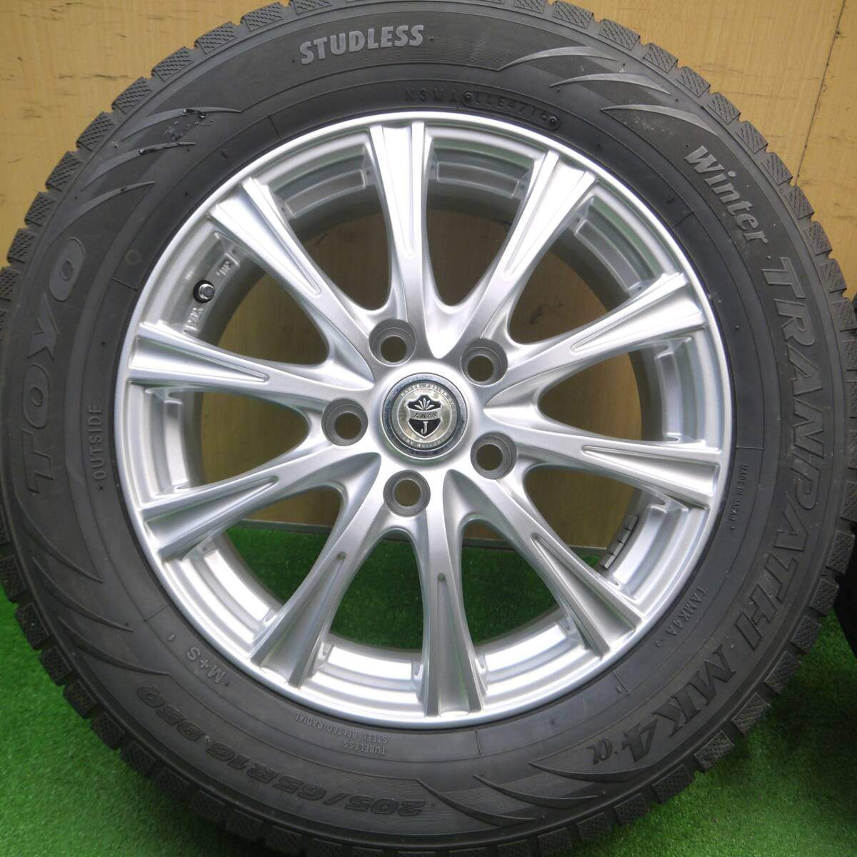 キレイ★スタッドレス 205/65R16 トーヨー ウインター トランパス MK4α JOKER ジョーカー 16インチ PCD114.3/5H★5011401Hス