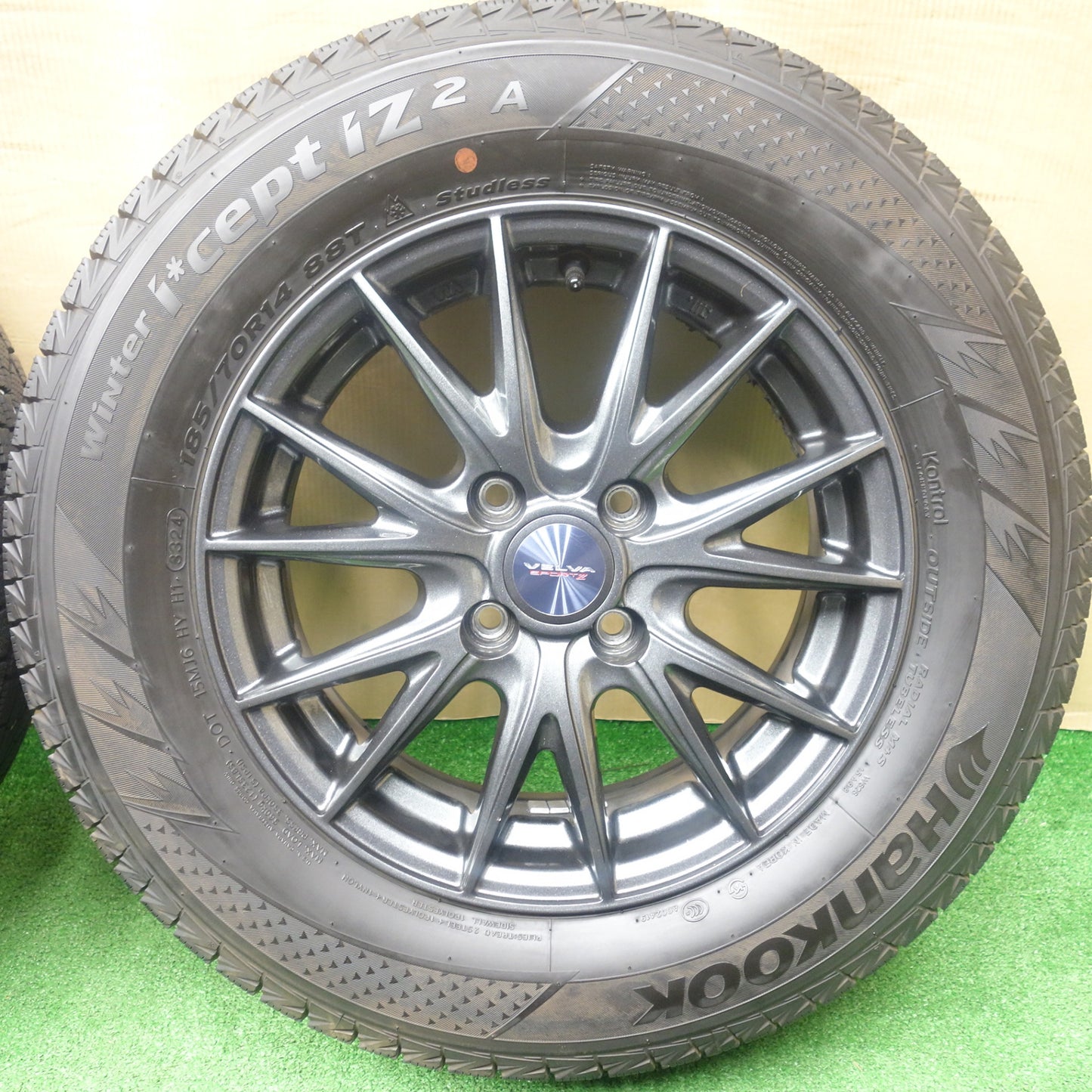 バリ溝！24年！キレイ！ほぼ10分★スタッドレス 185/70R14 ハンコック ウインター アイセプト IZ2A VELVA SPORTZ ヴェルヴァ 14インチ PCD100/4H★6011802KTス
