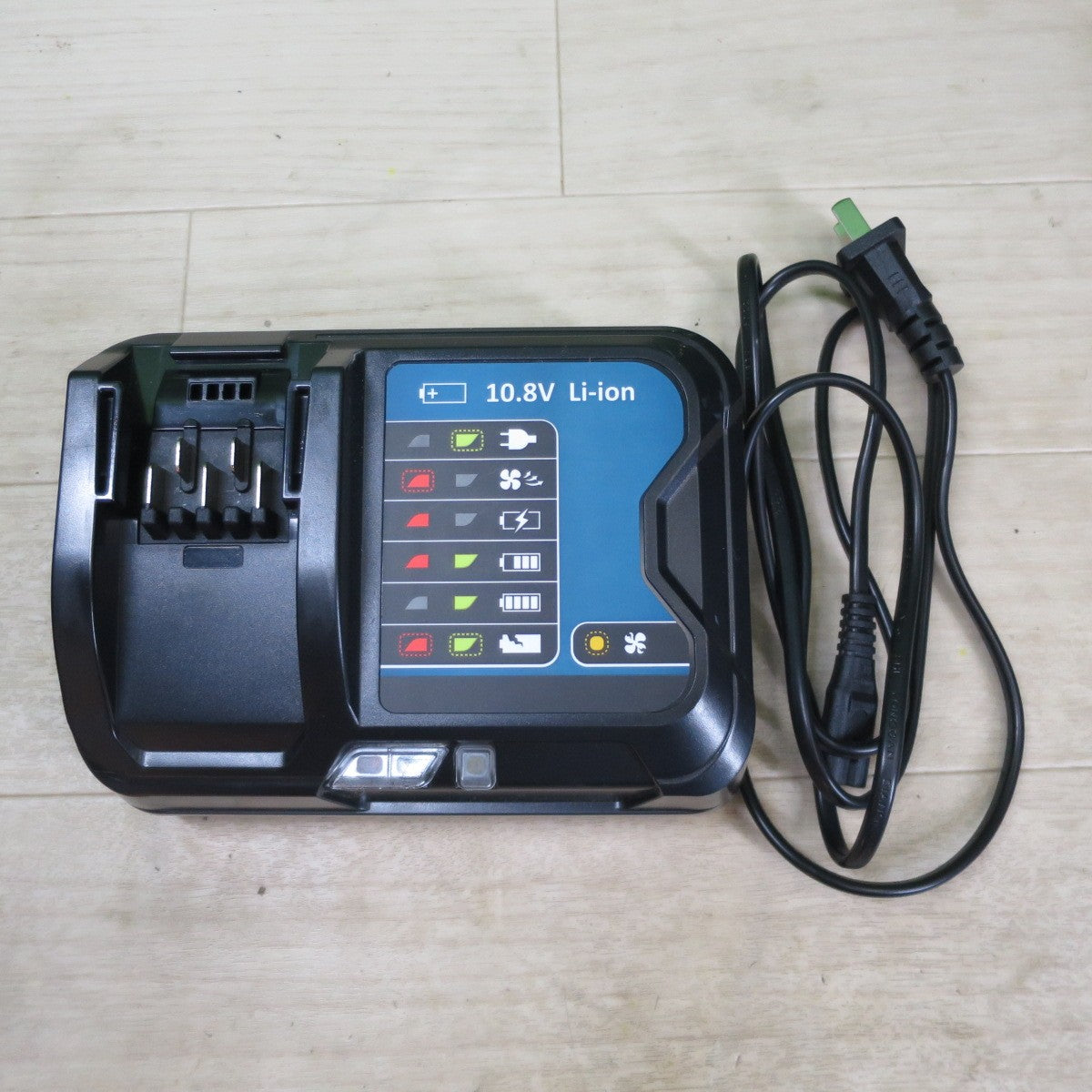 美品！バッテリー2個☆マキタ 充電式 屋内・屋外 兼用 フルライン レーザー 墨出器 SK507GD 受光器 LDG-6 充電器 makita☆