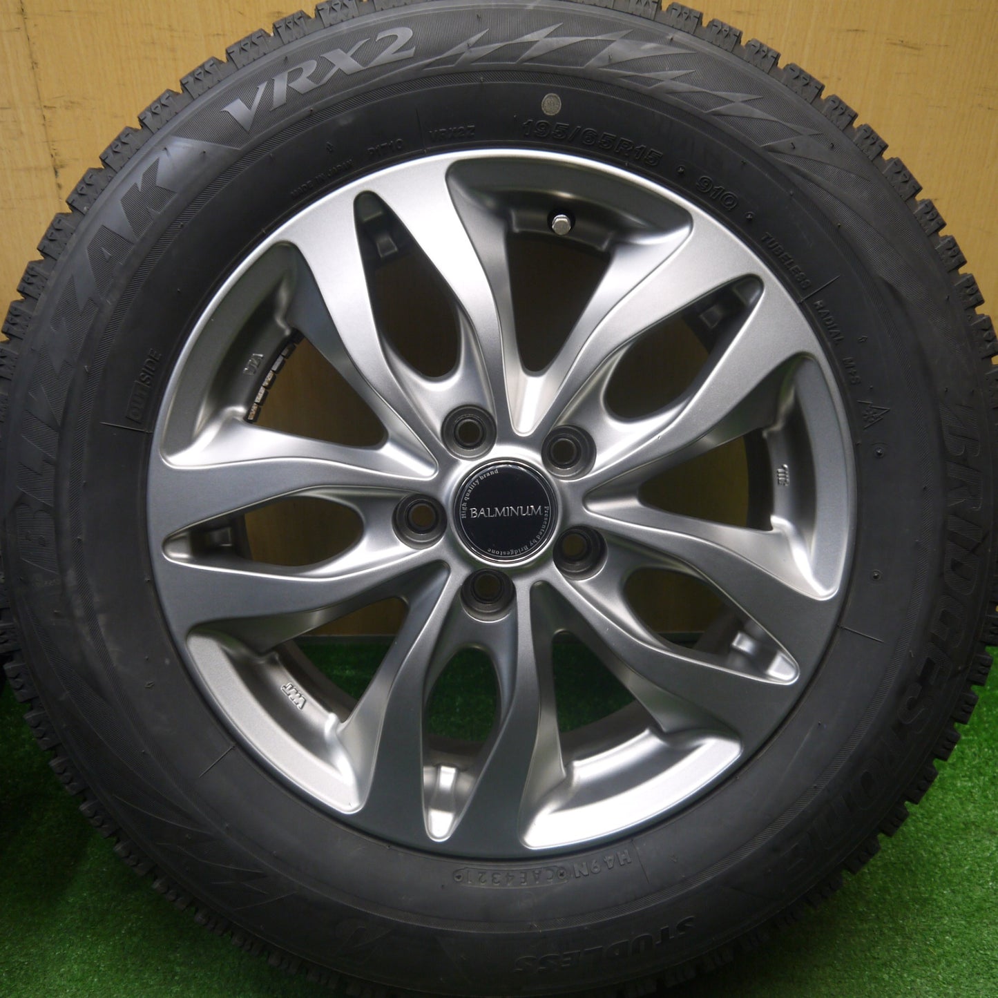 バリ溝！キレイ！8.5分★プリウス 等 195/65R15 スタッドレス ブリヂストン ブリザック VRX2 BALMINUM DS-M バルミナ 15インチ PCD100/5H★6011301Hス