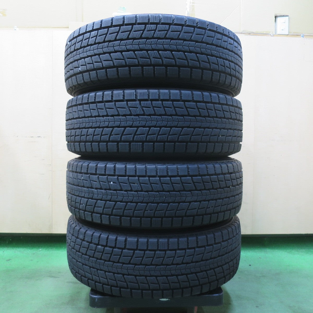 バリ溝！キレイ！9分★スバル XV フォレスター 等 純正 225/60R17 スタッドレス ダンロップ ウインターマックス SJ8 17インチ PCD100/5H★5122601イス