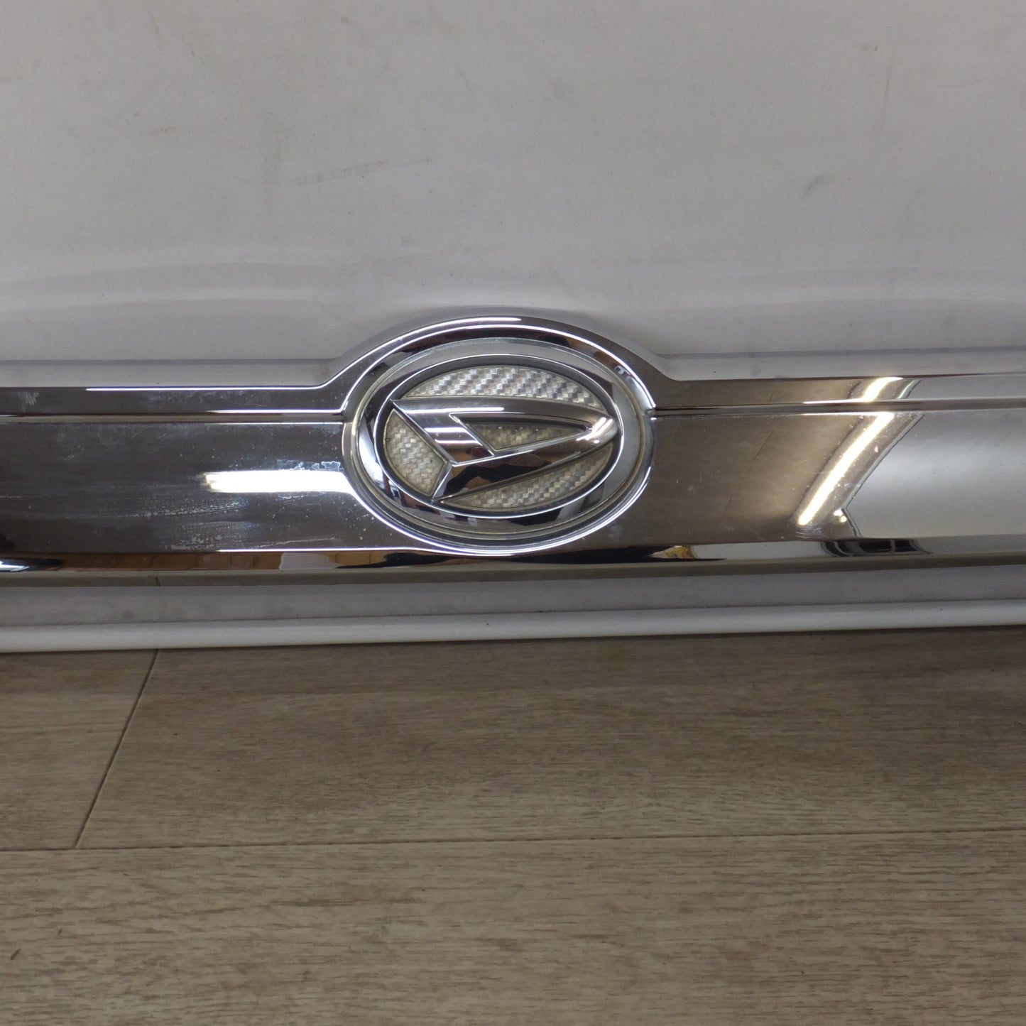 [送料無料] ★ダイハツ DAIHATSU 純正 タント LA600S リアガーニッシュ 76802-B2090★
