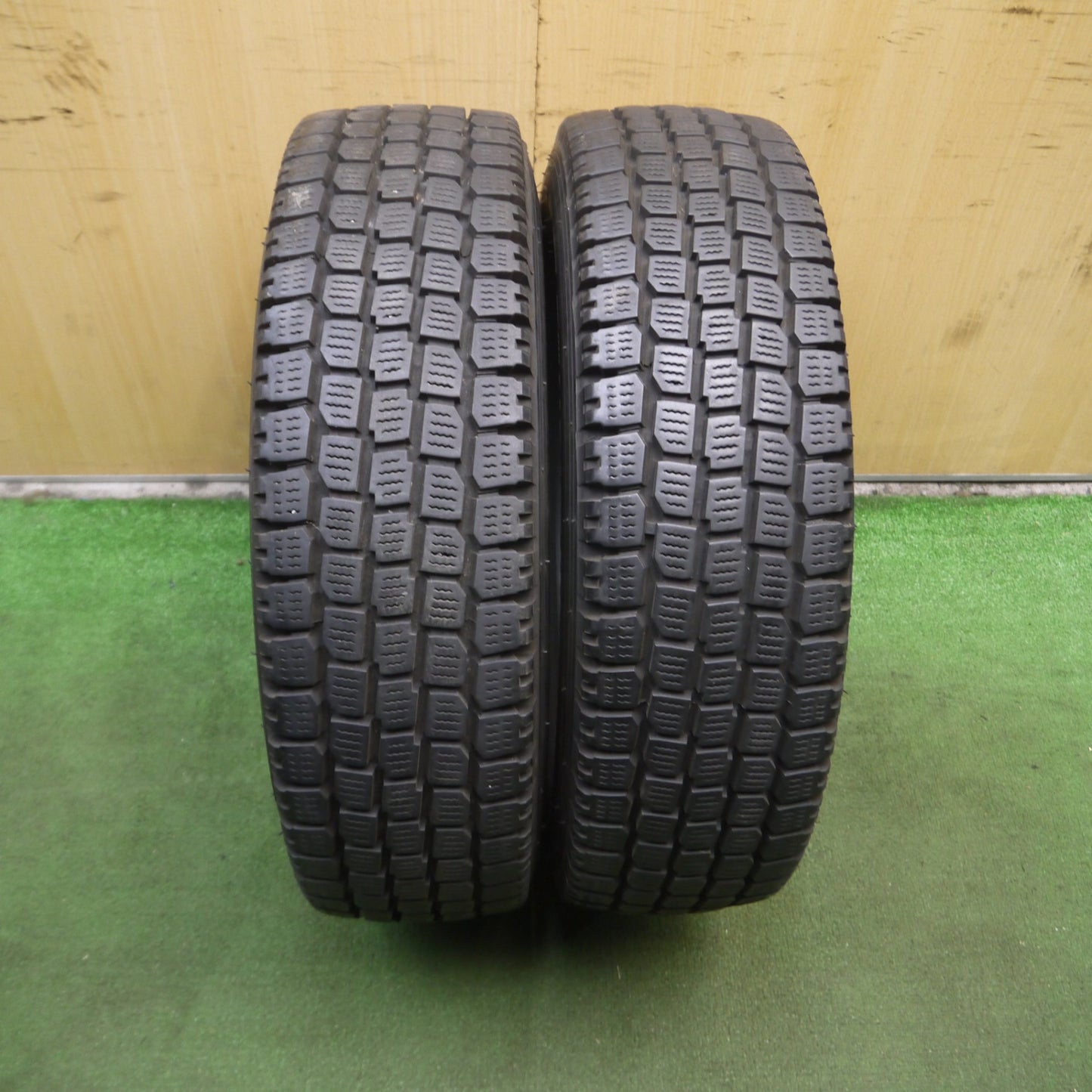 *送料無料* バリ溝！8.5分★小型 トラック バン タイヤ 195/75R15 109/107L スタッドレス ヨコハマ SY01 15インチ★4040209Hスタ
