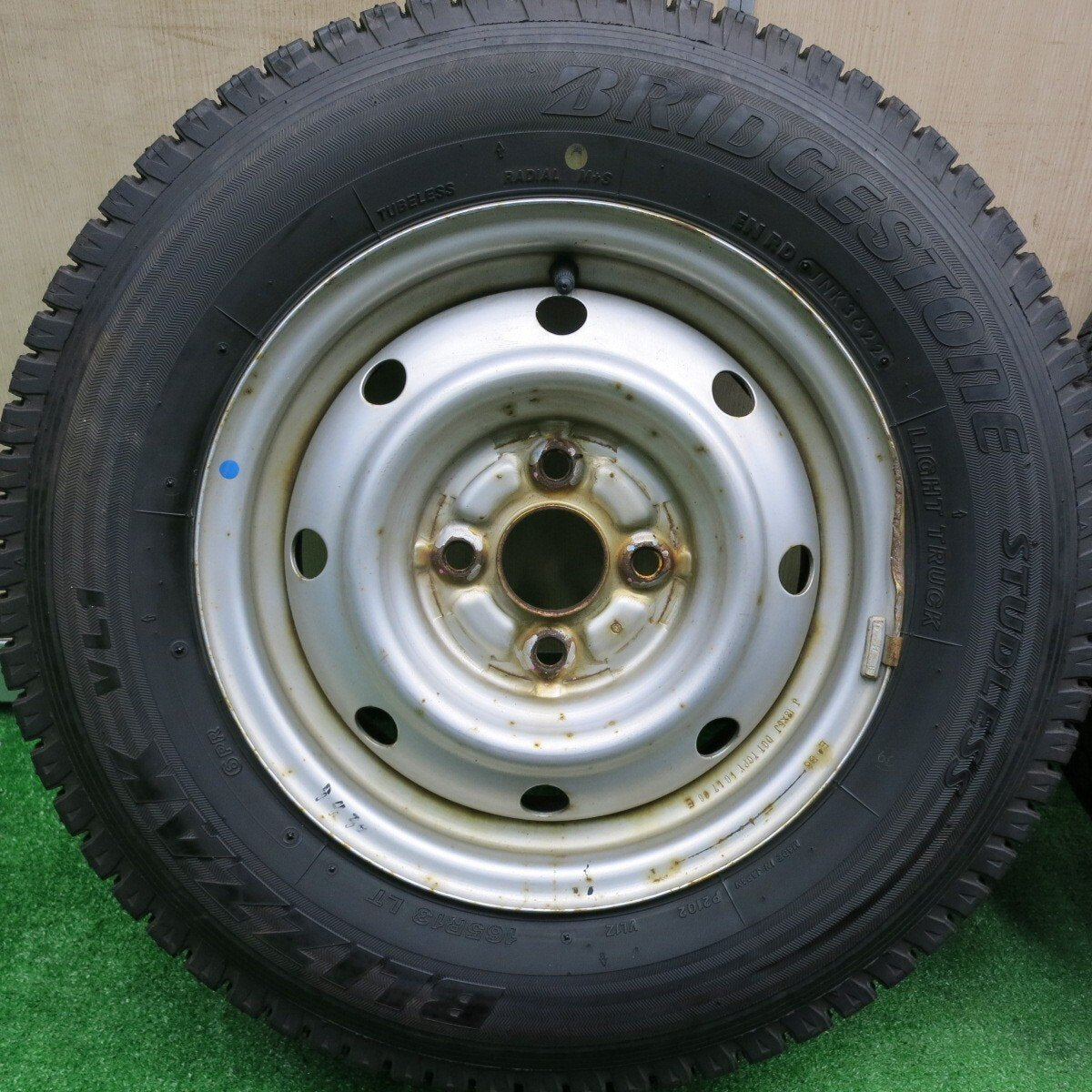 バリ溝！22年！9.5分以上★スタッドレス 165R13 6PR ブリヂストン ブリザック VL1 スチール 13インチ PCD100/4H★4111604HAス