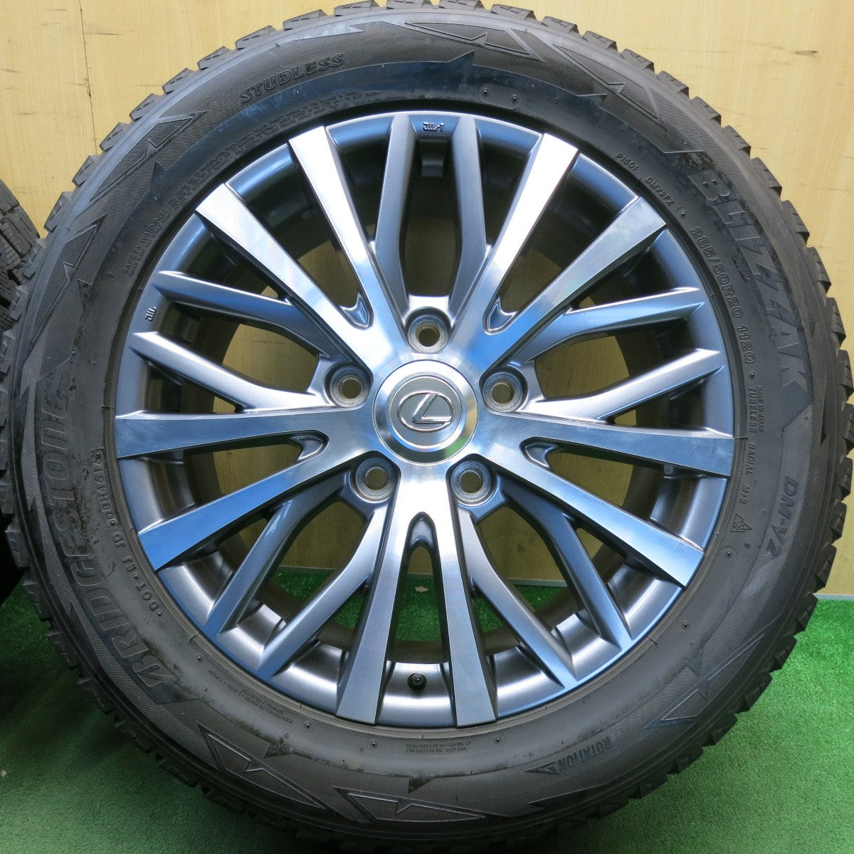 バリ溝！キレイ！8.5分◎レクサス LX 570 純正 285/50R20 スタッドレス ブリヂストン ブリザック DM-V2 20インチ PCD150/5H◎6062501HAス