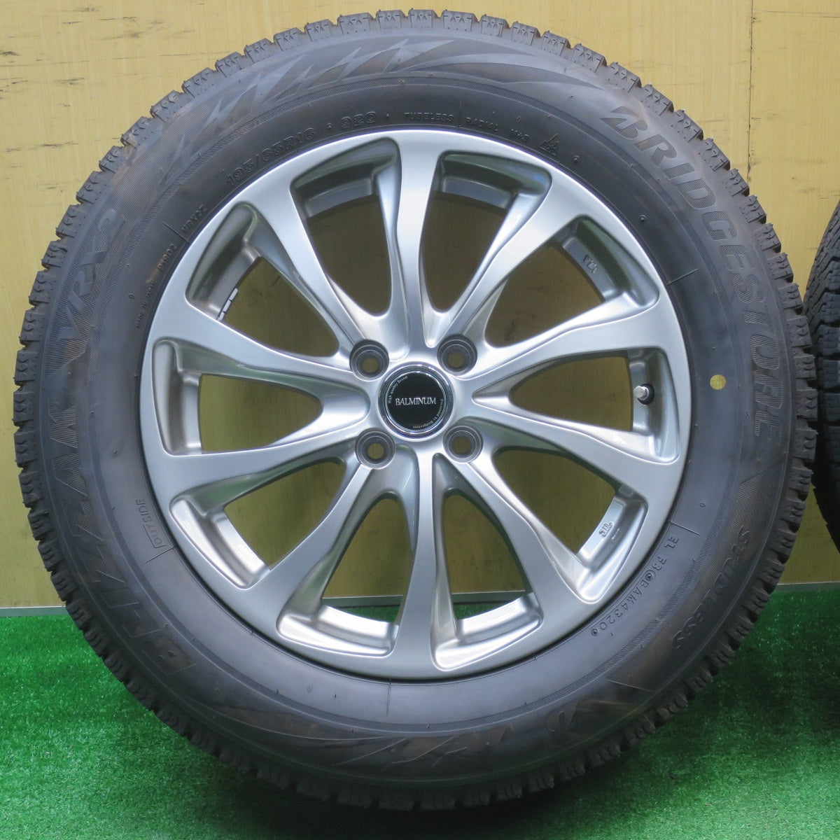 バリ溝！キレイ！8.5分★スタッドレス 195/65R16 ブリヂストン ブリザック VRX2 BALMINUM バルミナ 16インチ PCD100/4H★5111302NJス