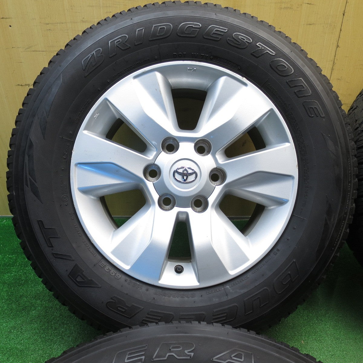 [送料無料] キレイ★トヨタ GUN125 ハイラックス 純正 265/65R17 ブリヂストン デューラー A/T 693Ⅲ 17インチ PCD139.7/6H★5020102クノ