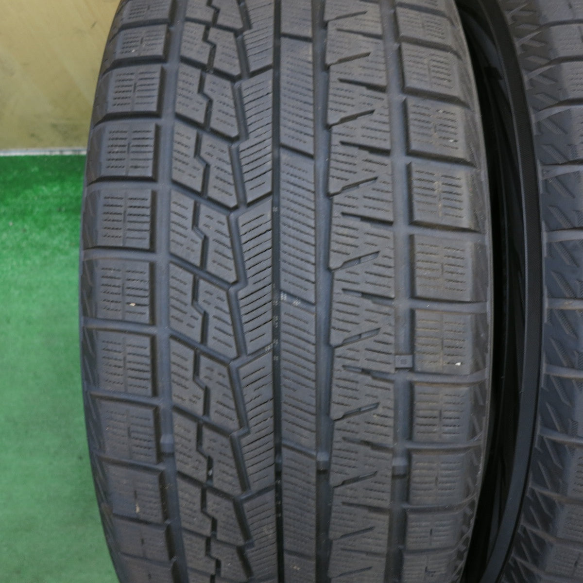 バリ溝！24年！9.5分！2本◎スタッドレス 235/45R21 ヨコハマ アイスガード iG70 タイヤ 21インチ クラウンエステート クラウンスポーツ 等◎6092109KKスタ
