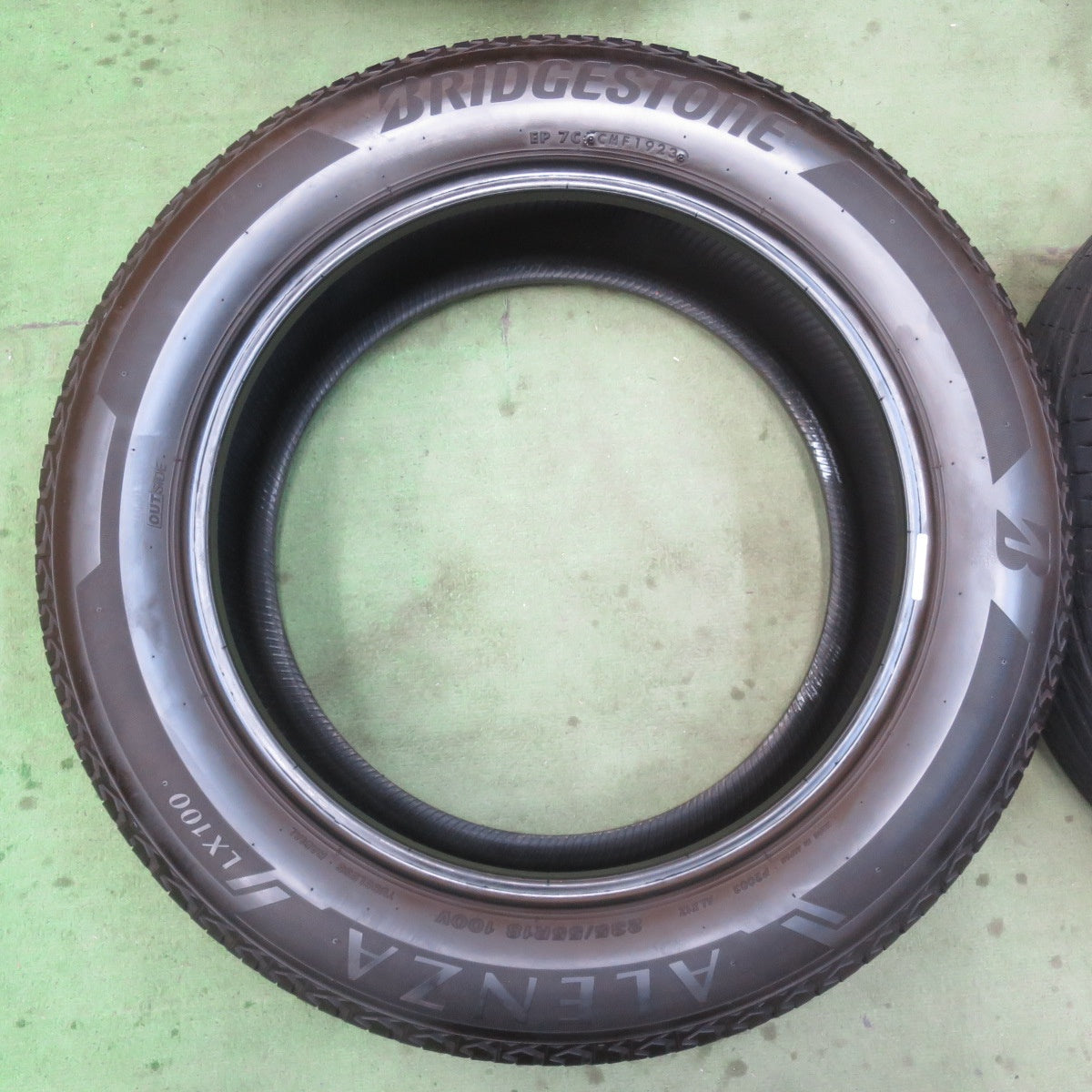 バリ溝！24年！9.5分★235/55R18 ブリヂストン アレンザ LX100 ALENZA タイヤ 18インチ ハリアー RAV4 等★6021101イノタ