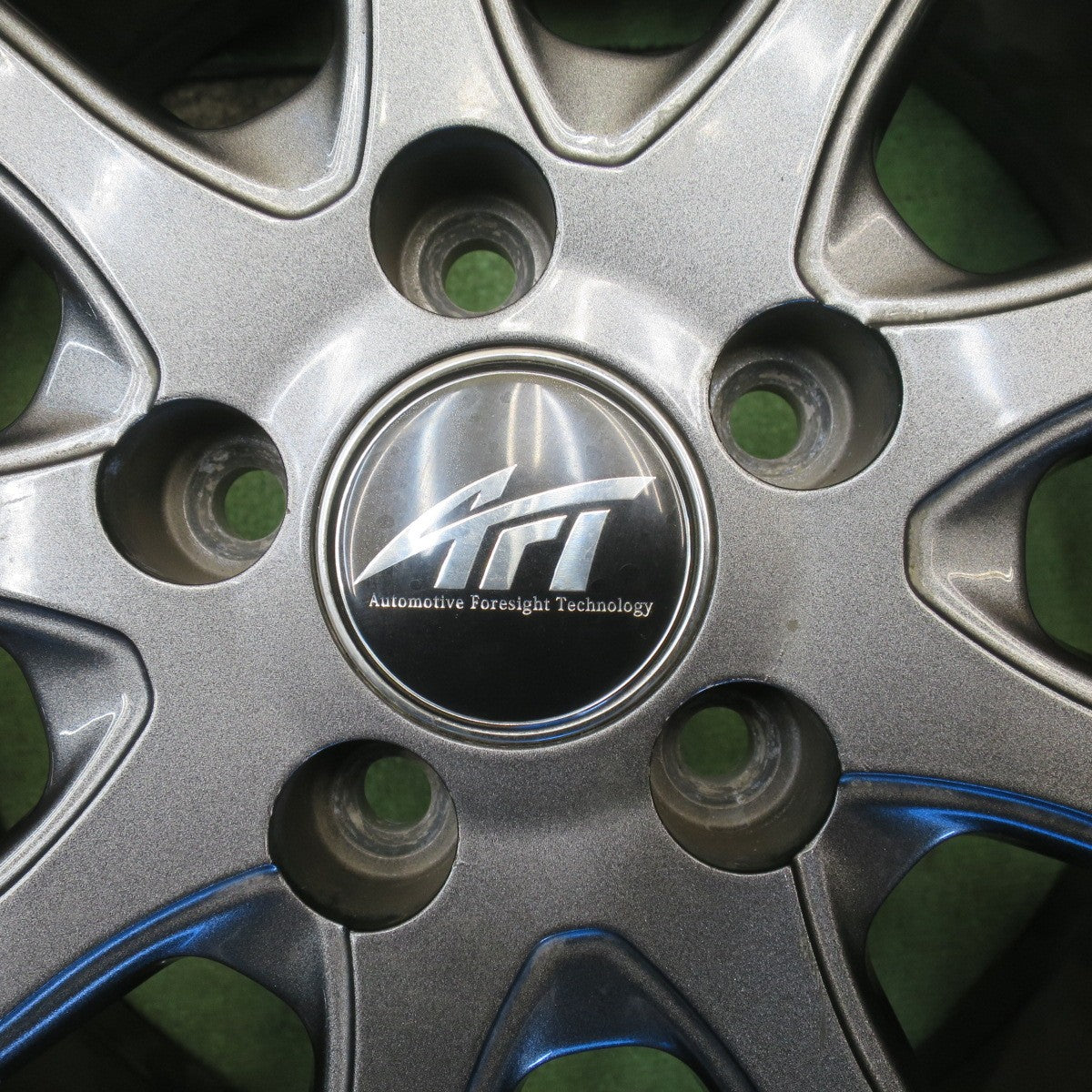 バリ溝！9.5分◎ワーゲン 等 AFT 215/55R17 スタッドレス グッドイヤー アイスナビ6 17インチ PCD112/5H◎6072503NJス
