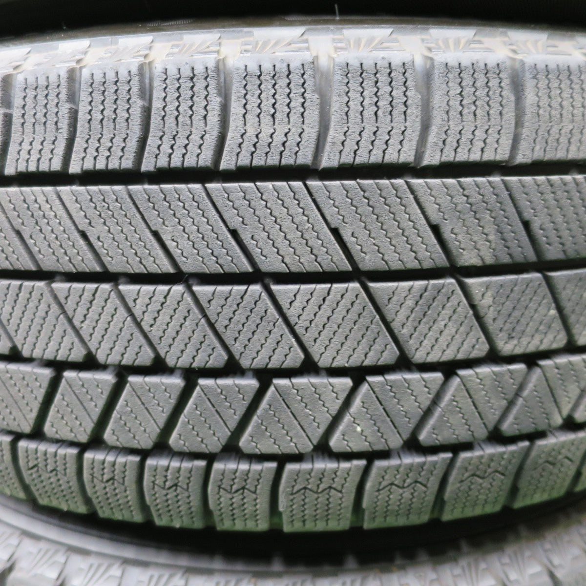 バリ溝！22年！キレイ！9.5分★スタッドレス 195/60R16 ブリヂストン ブリザック VRX3 BALMINUM TR10 バルミナ 16インチ PCD114.3/5H★6011701NKス